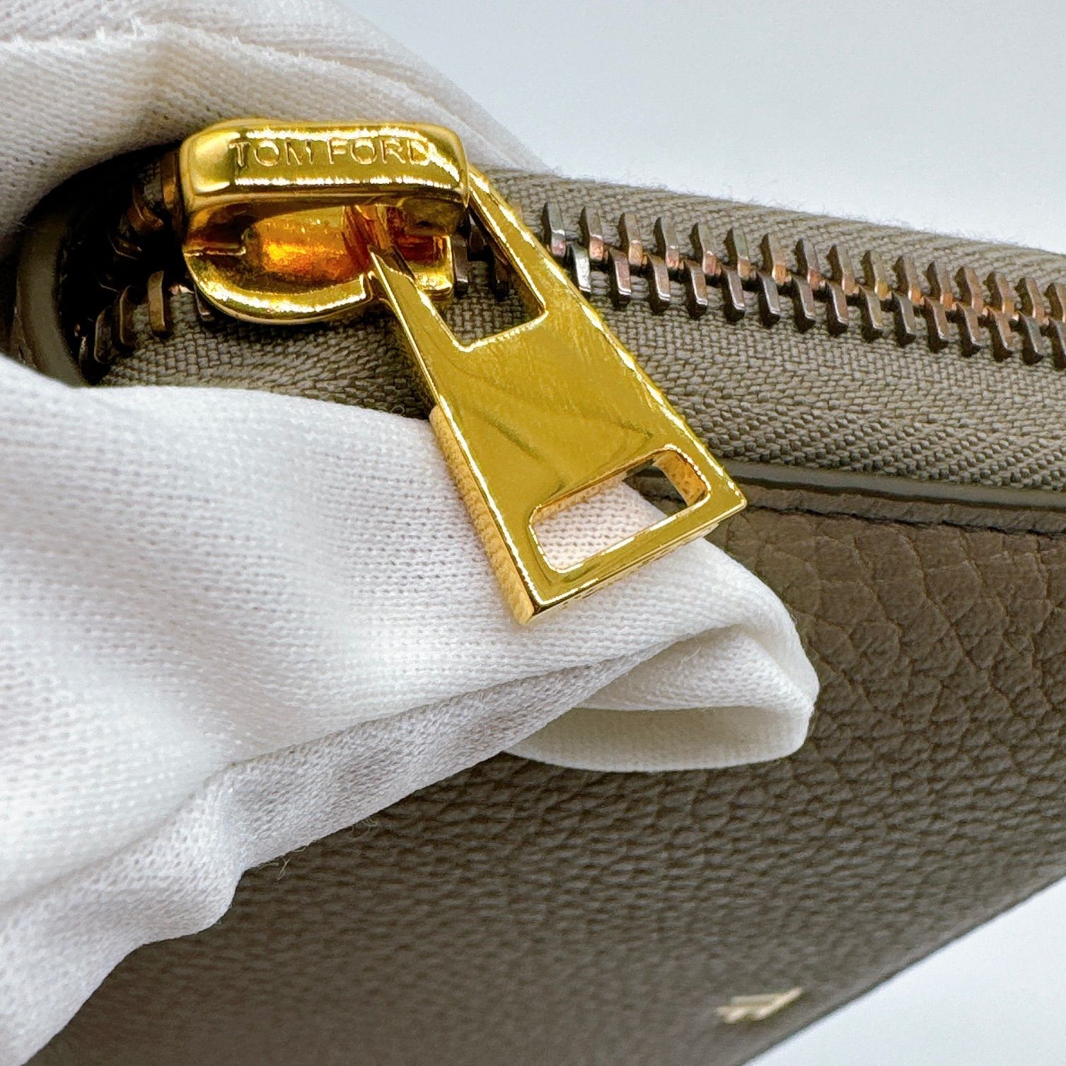 美品 TOM FORD トムフォード ラウンドファスナー 長財布 TFロゴG金具 美品 TOM FORD トムフォード TFロゴ G金具 ラウンドファスナー