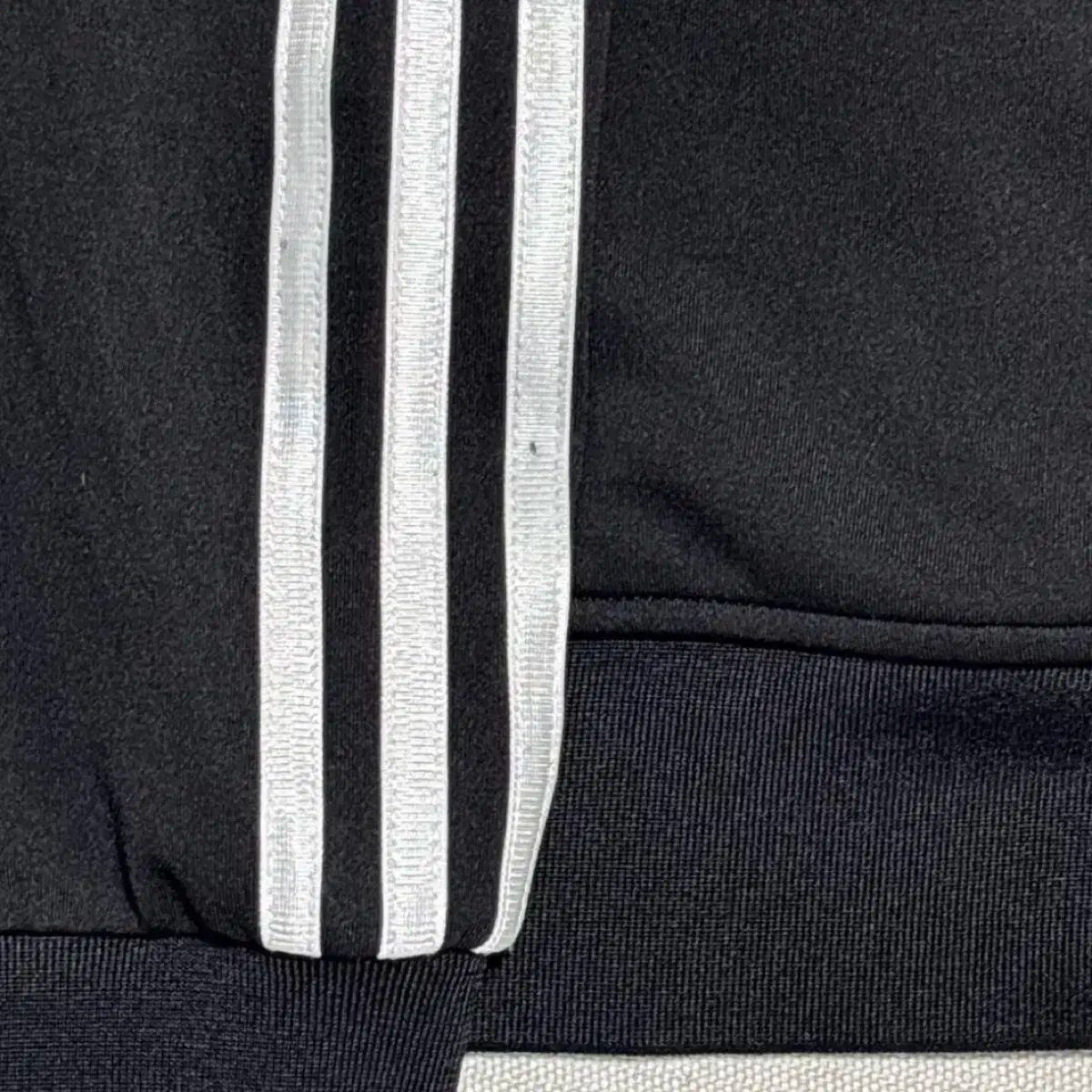 ブラック トラックジャージ