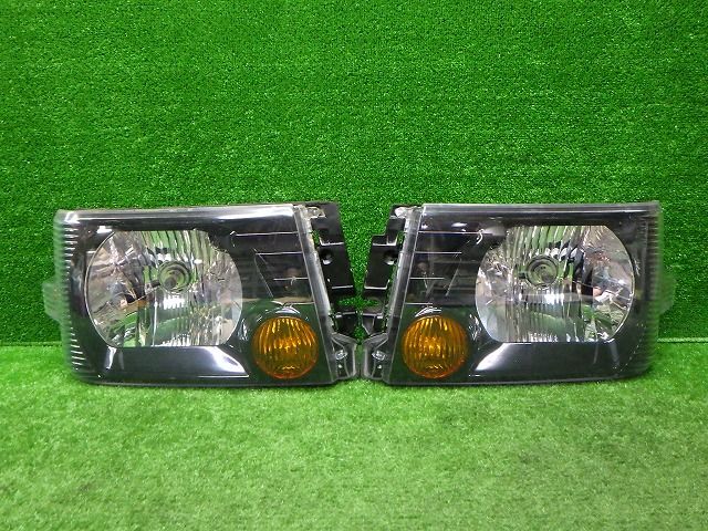 三菱　ミニキャブ　U61V ヘッドライト左右セット　ハロゲン 三菱 純正 ミニキャブ 《 U61V 》 右ヘッドライト 8301A454
