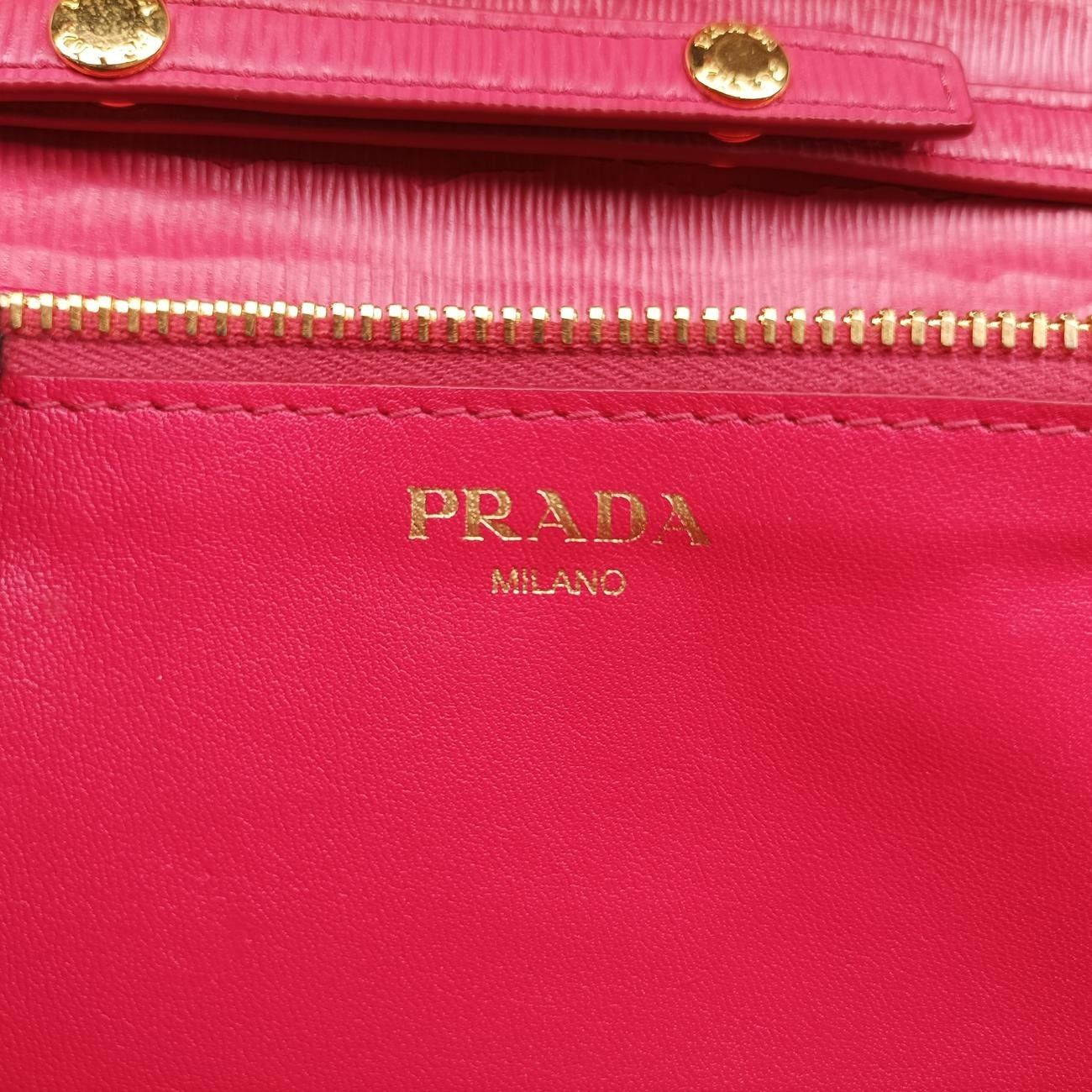 プラダPradaメタル ウォレット オン チェーン コーンフラワー