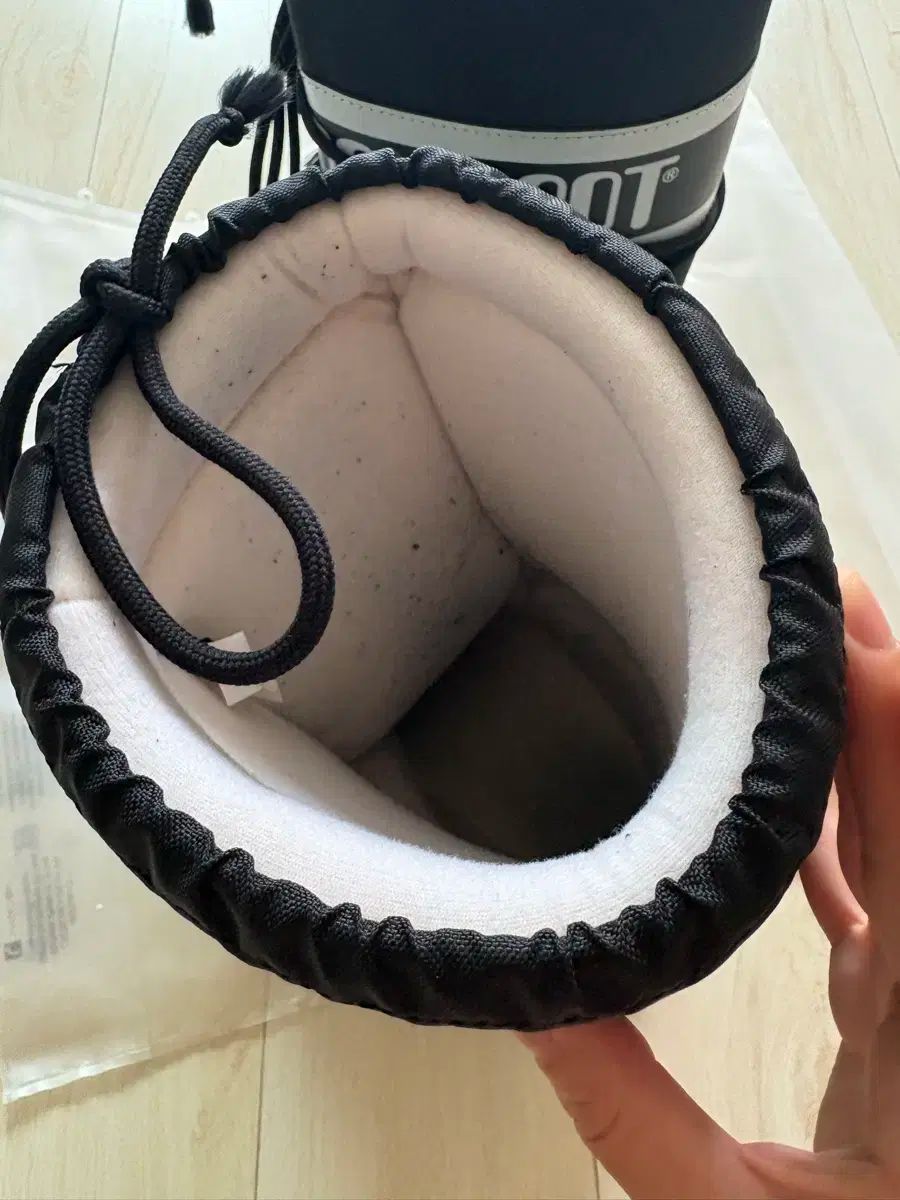 MOON BOOT