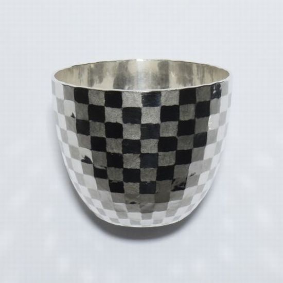 共箱入り「古伊万里錦手花蝶文様丸形四段小重鉢」と「切子ワイングラス