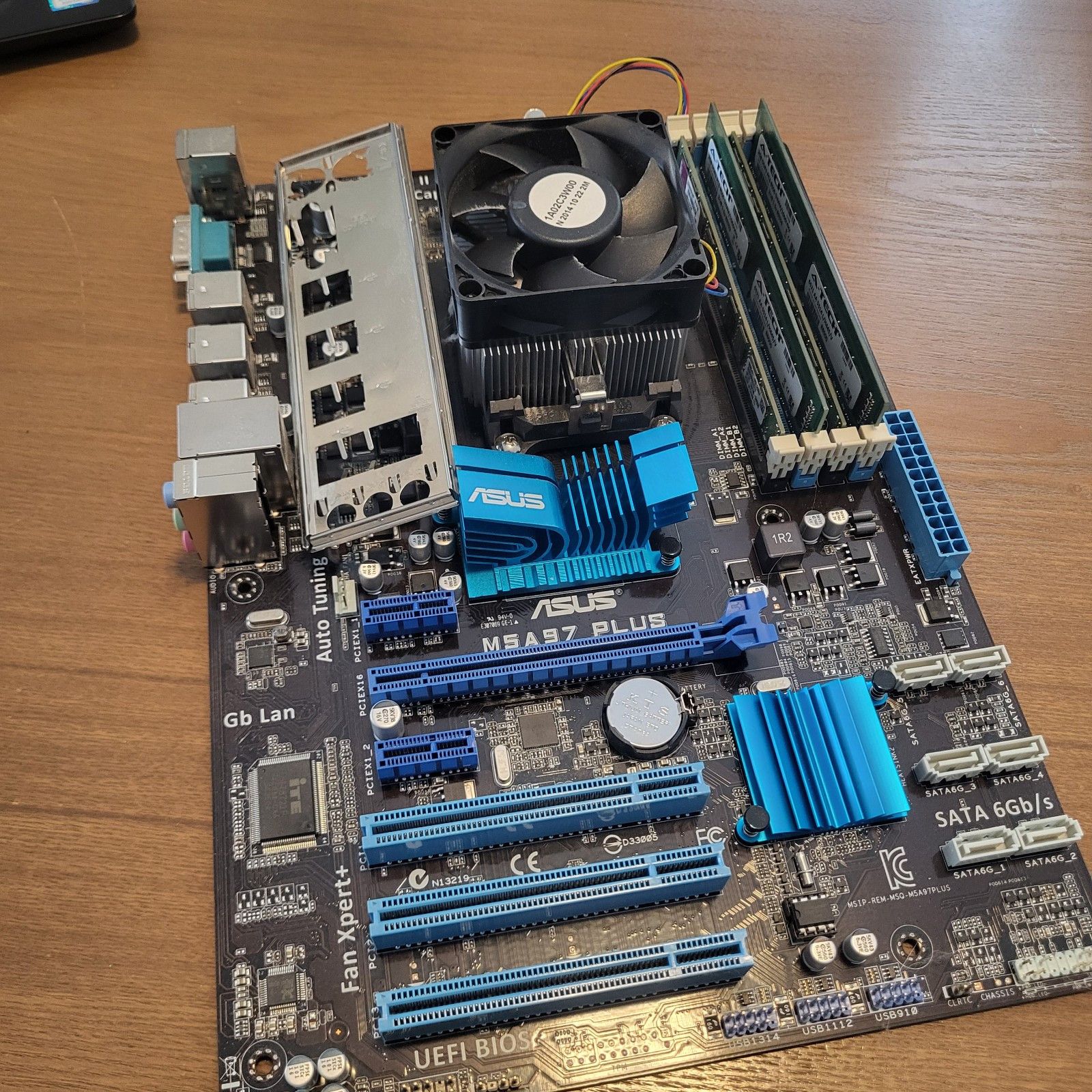 ASUS M5A97 PL プロセスおよびメモリ付きマザーボード