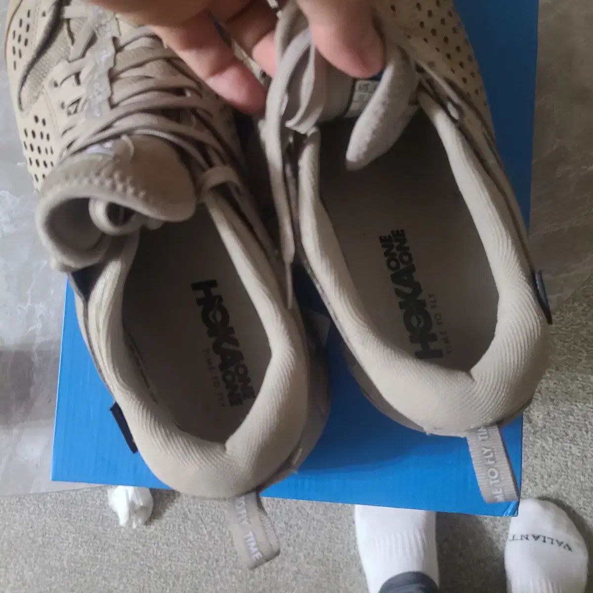 HOKA ONE