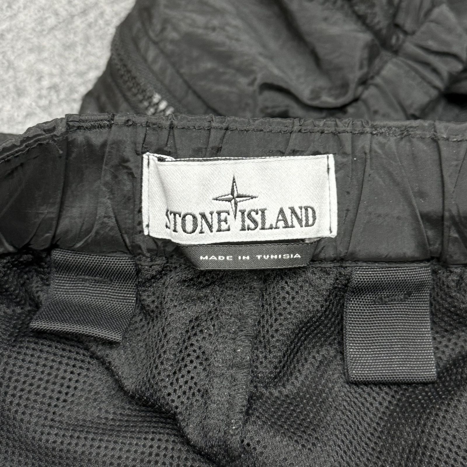 国内正規 STONE ISLAND 22AW Front Zip Nylon Cargo Pants 国内正規 STONE ISLAND 22AW Front Zip Nylon Cargo Pants