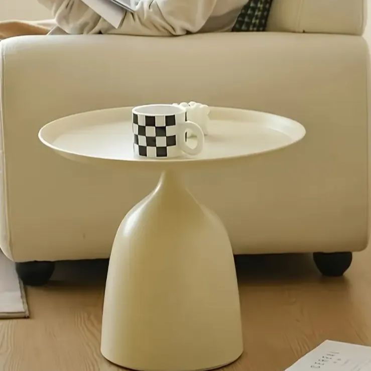 クリーム色