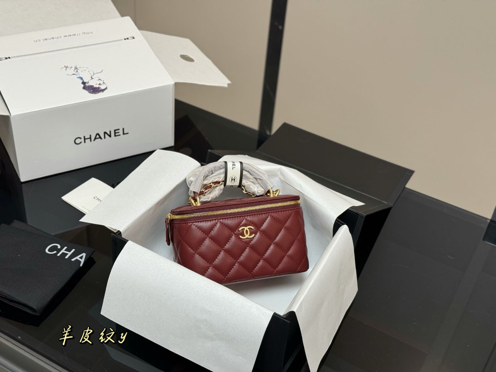 今日特価】Chanel Handle Makeup Box ハンドルメイクボックス