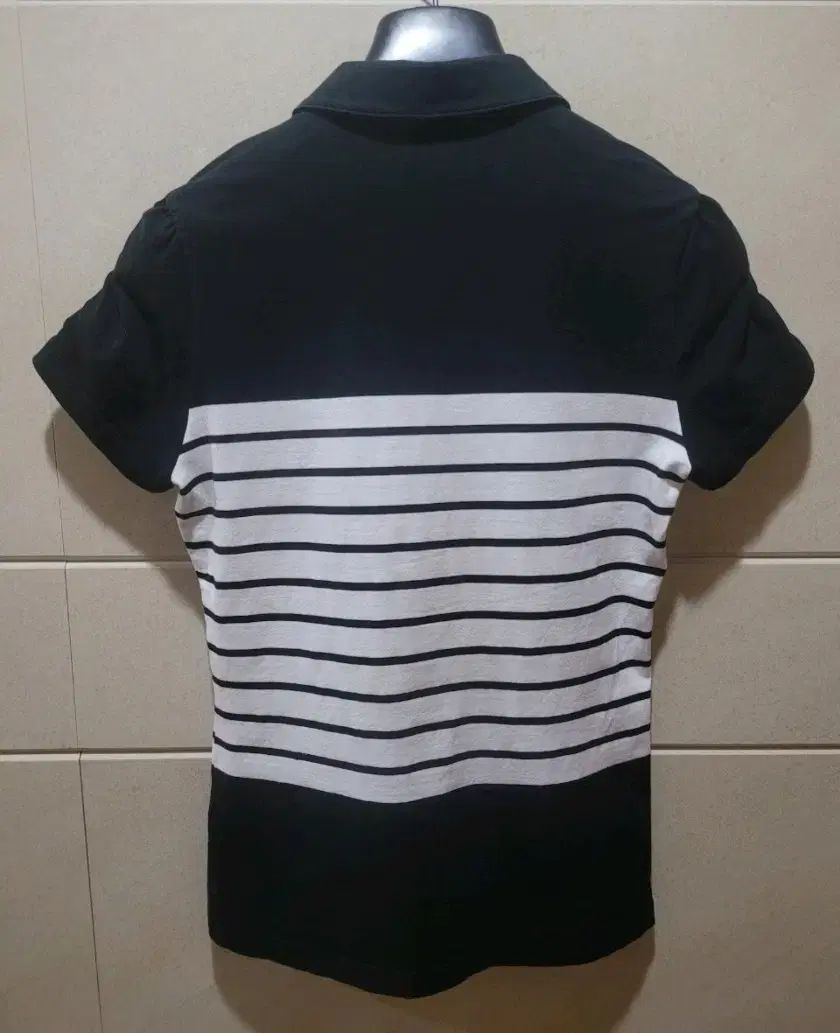 襟付きTシャツ