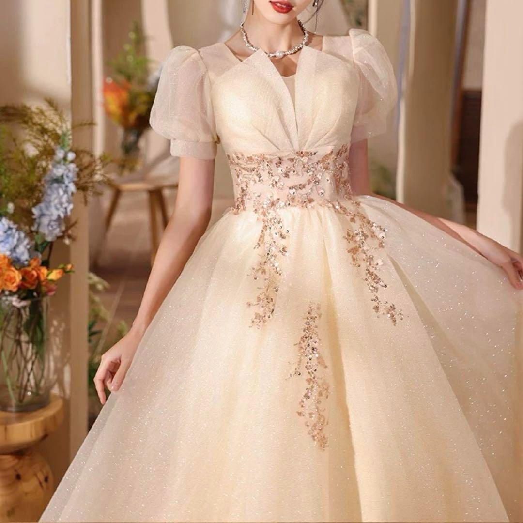 お花のデザインがオシャレなパフスリーブ イブニングドレス お花のデザインが可愛い パフスリーブのイブニングドレス♩.•
