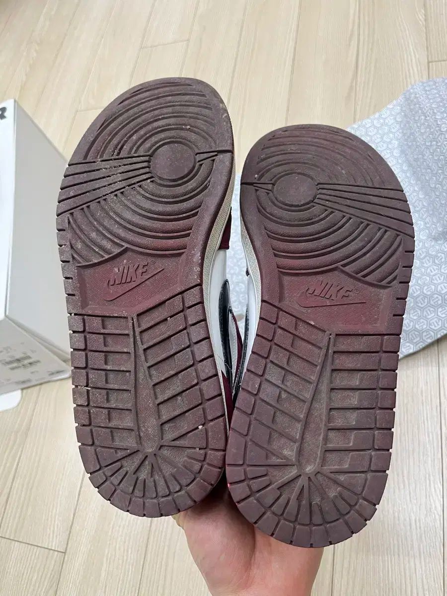 275 ） NIKE(ナイキ) エア ジョーダン 1 ロー ノーブル レッド