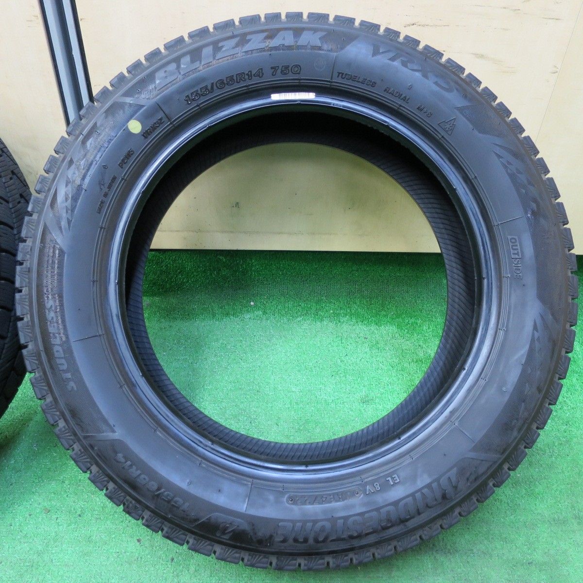 バリ溝 BSスタッドレス155/65R13 伏せ