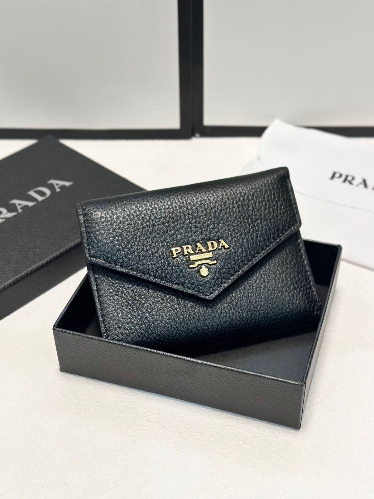 プラダの長財布 P713🎀🎀カラーブラック🎀サイズ11 x 10🎀プラダ