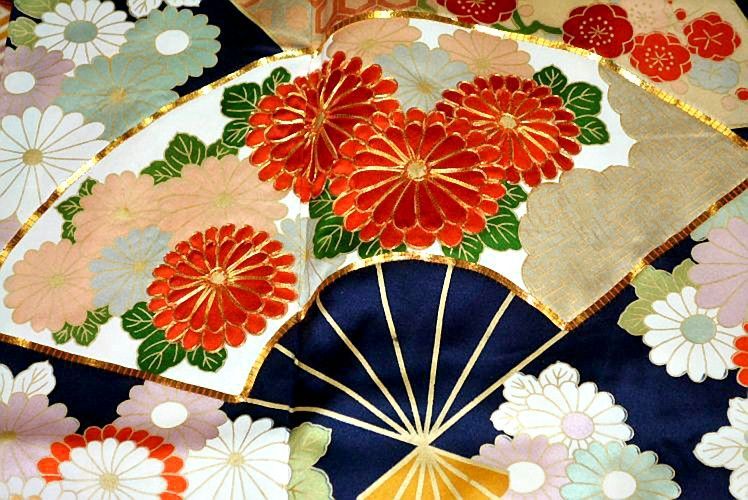 ほぼ美品　振袖　花扇面文様　金彩　着物　正絹 美品 豪華 振袖 御所解文様 金駒刺繍 金彩 正絹 ベージュ系