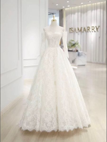 1 | 4 フレンチシックレースの白ウェディングドレス 結婚式 前撮り フォトウェディング