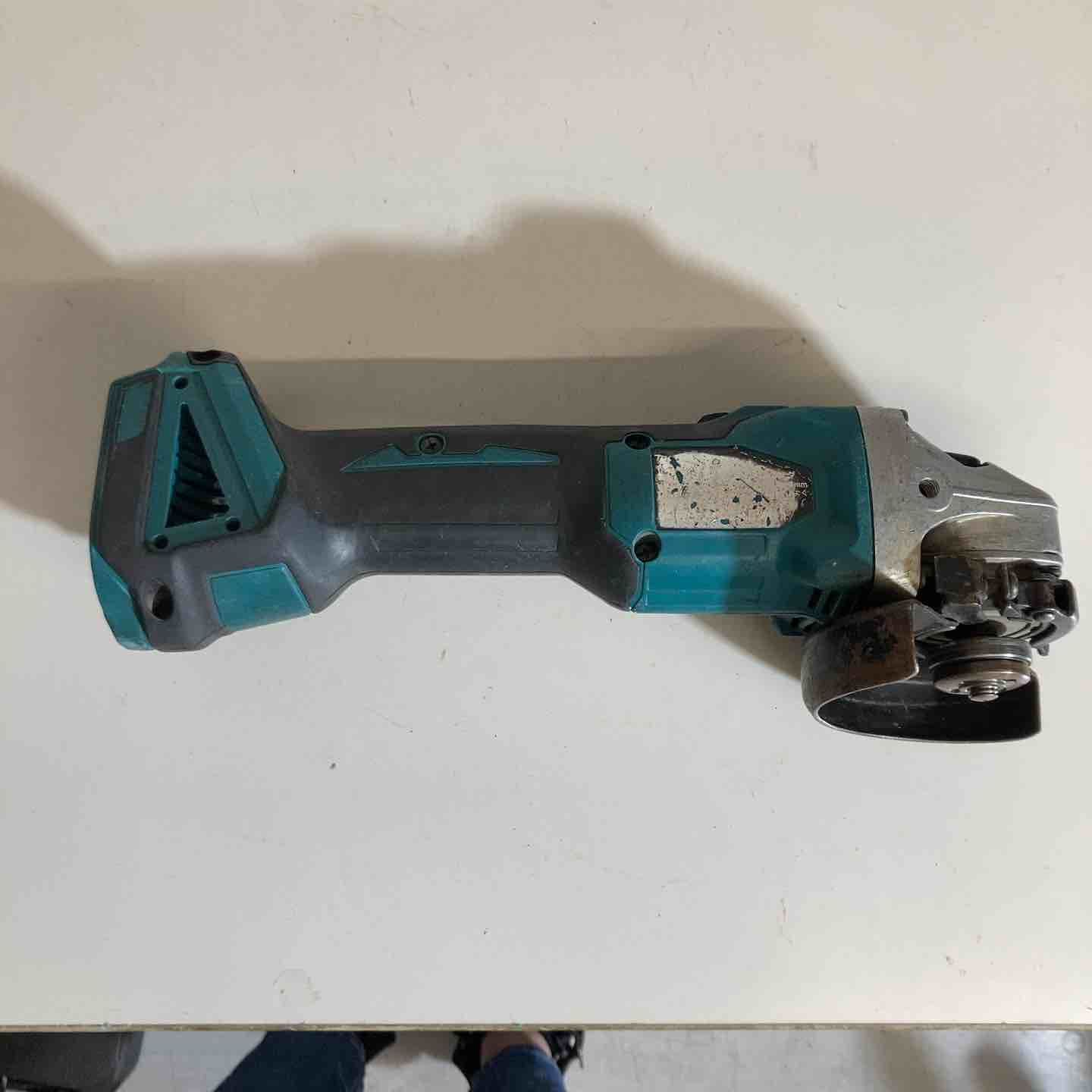 マキタ makita 100mmコードレスディスクグラインダ GA404DZN GA404DN 戸田店