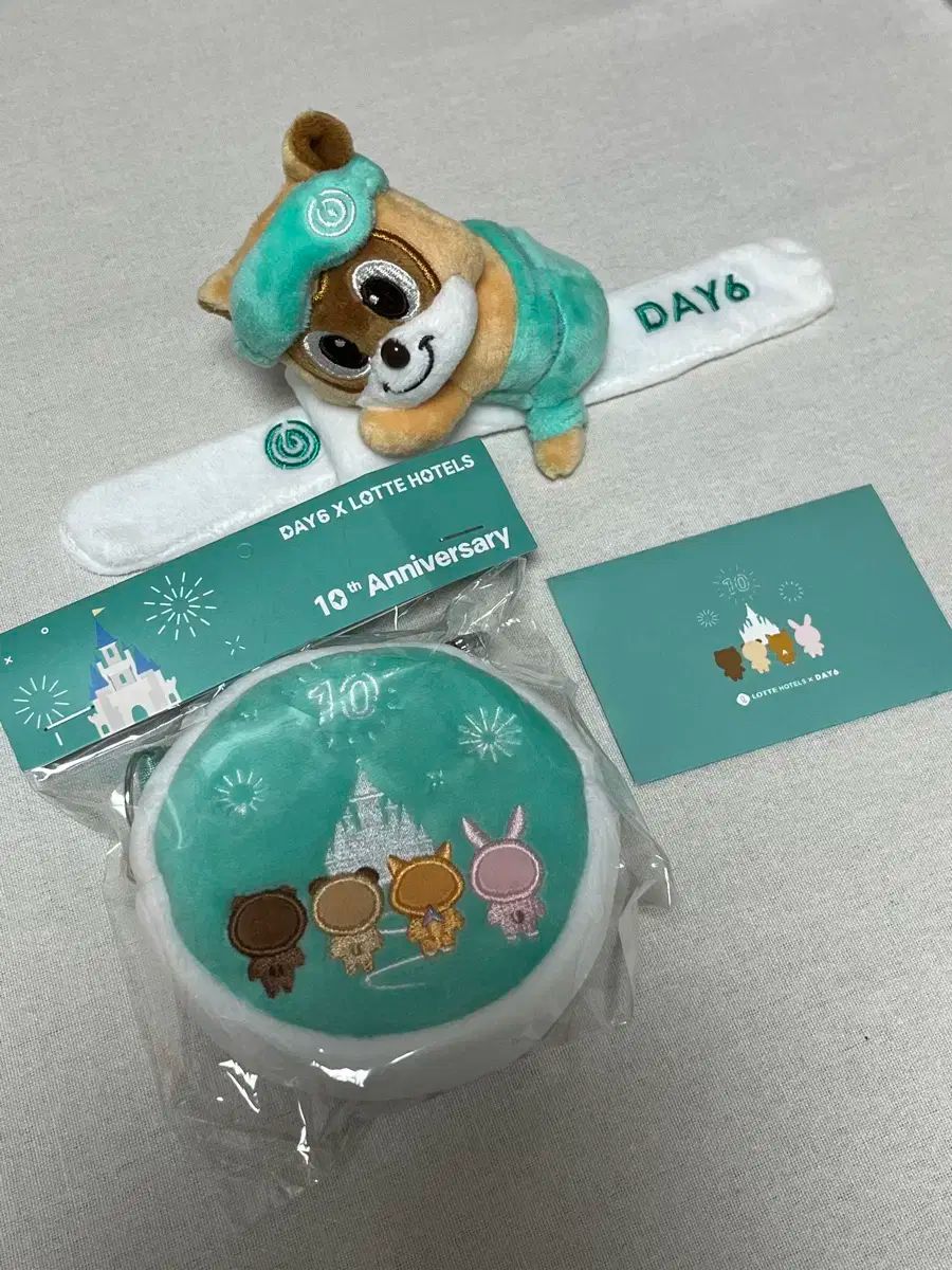 DAY6（デイシックス）10周年 ロッテホテル ポーチ ONE더バンド