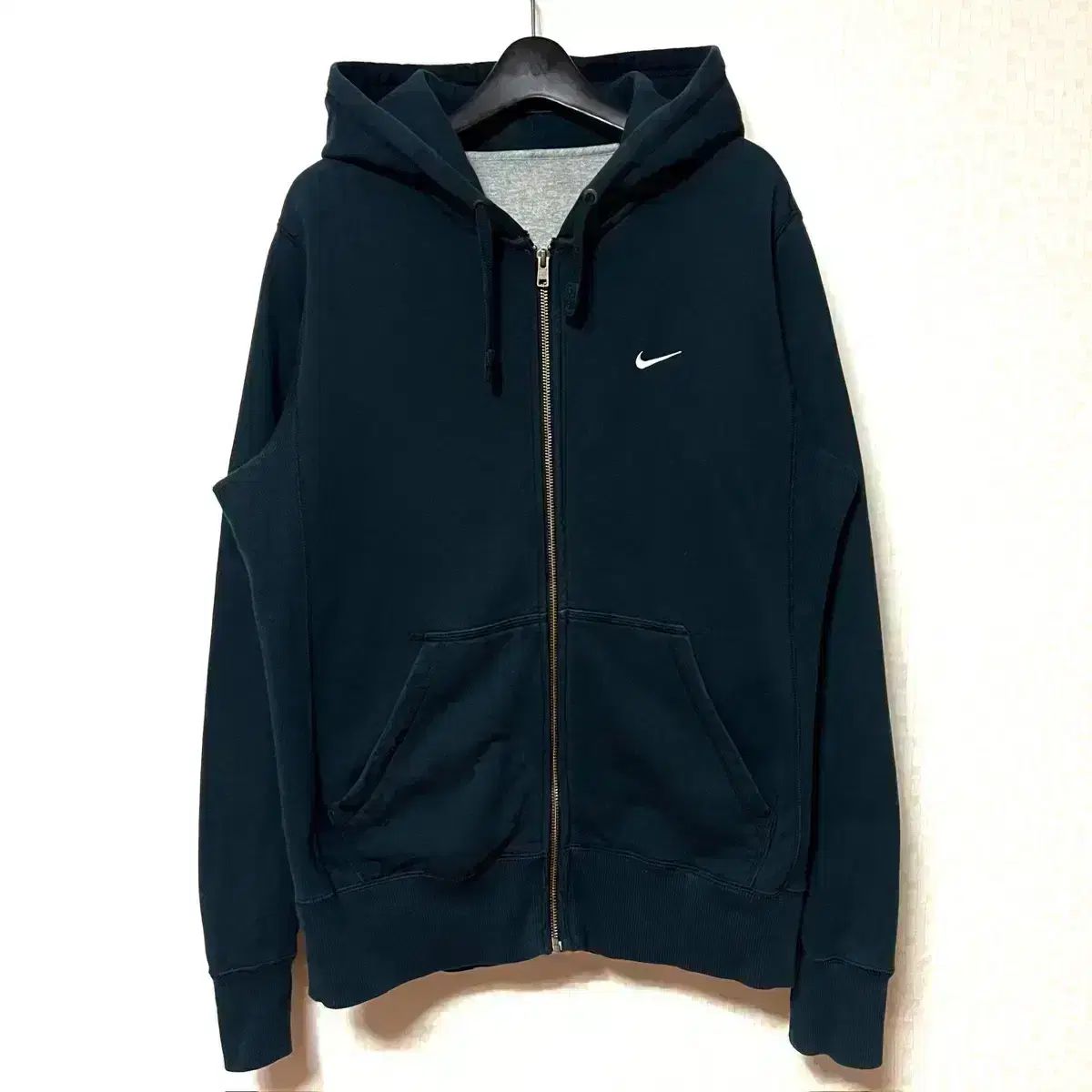 L 100 Nike(ナイキ） トレーナー フード付き ジップアップパーカー 海軍