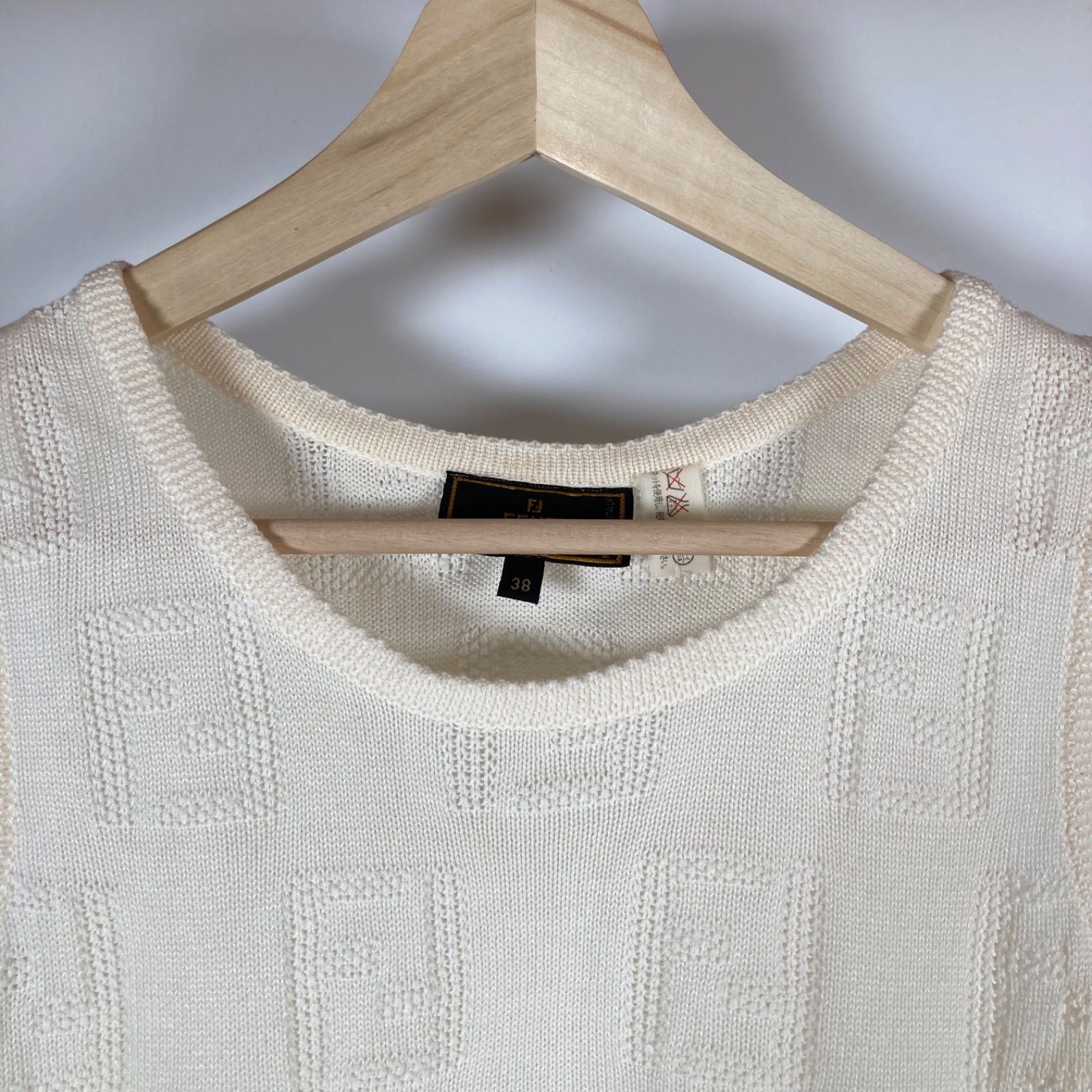 FENDI  ノースリーブ タンクトップ   レディース FENDI(フェンディ) タンクトップ(レディース) - 海外通販のBUYMA