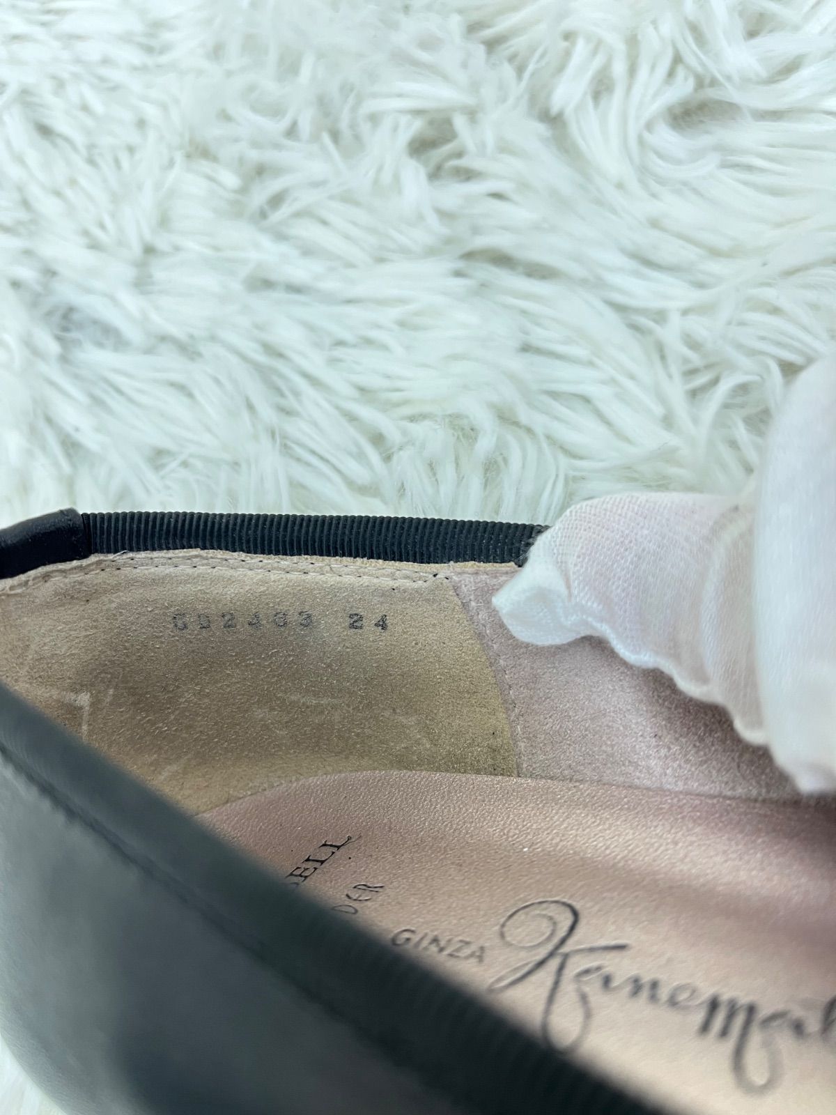 フラットパンプス