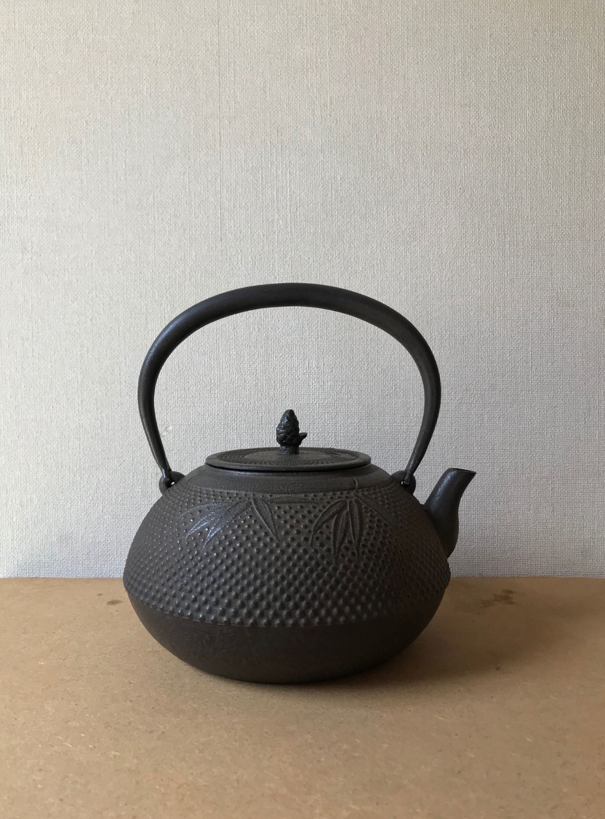 未使用品、供箱等付属品付 南部盛榮堂OIGEN造 18型アラレ 南部鉄瓶