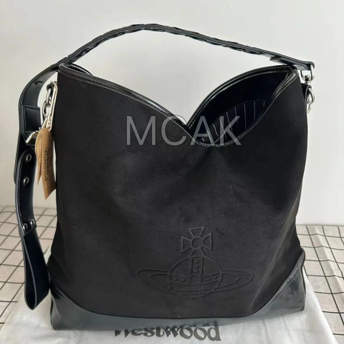 大人気 新品 Vivienne Westwood ヴィヴィアン ウエストウッド NANCY スエード ショルダーバッグ トートバッグ 斜め掛け メッセンジャーバッグ レディース ファッション スエード  大容量