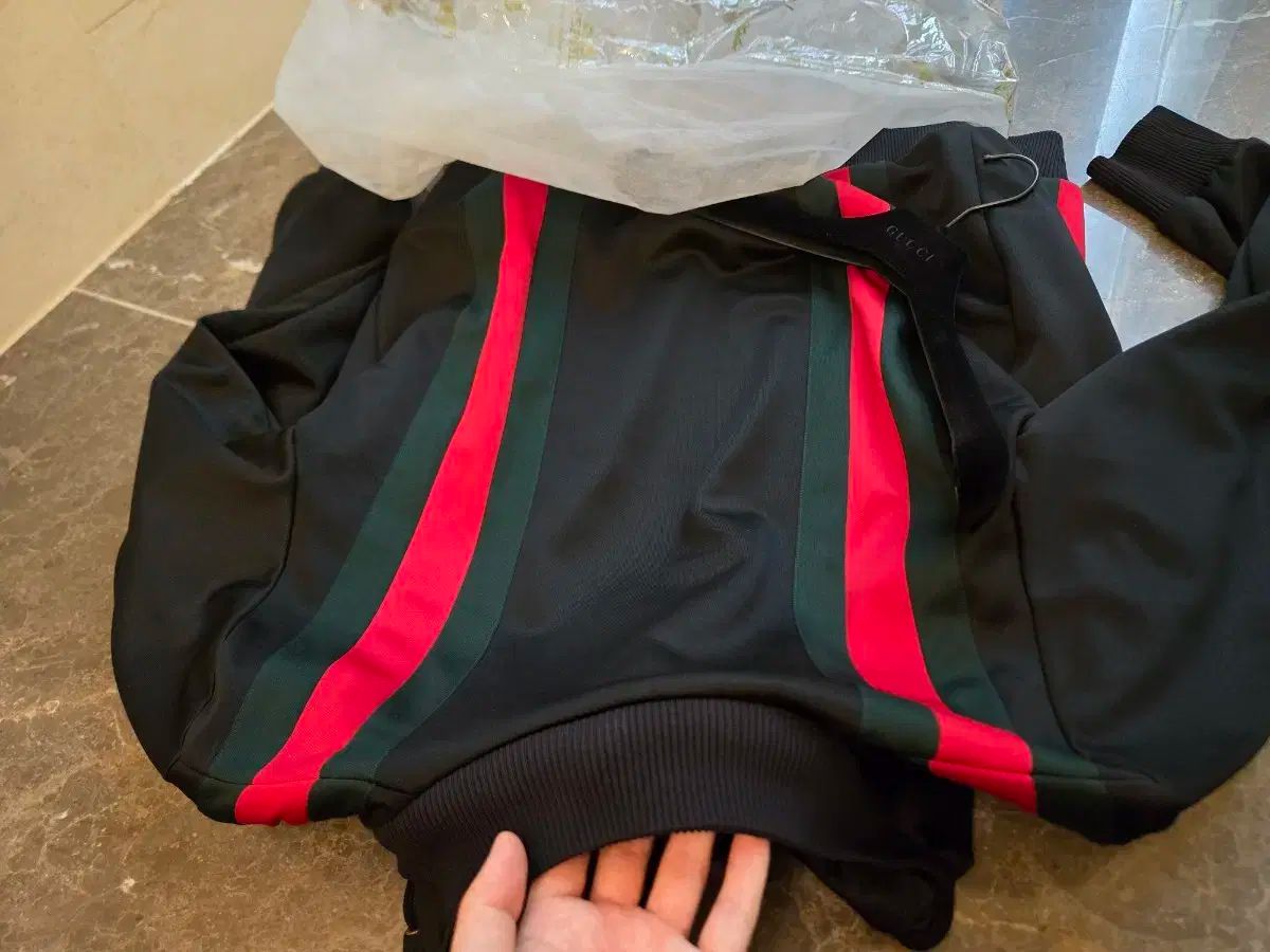 グッチ ウェブ3本線