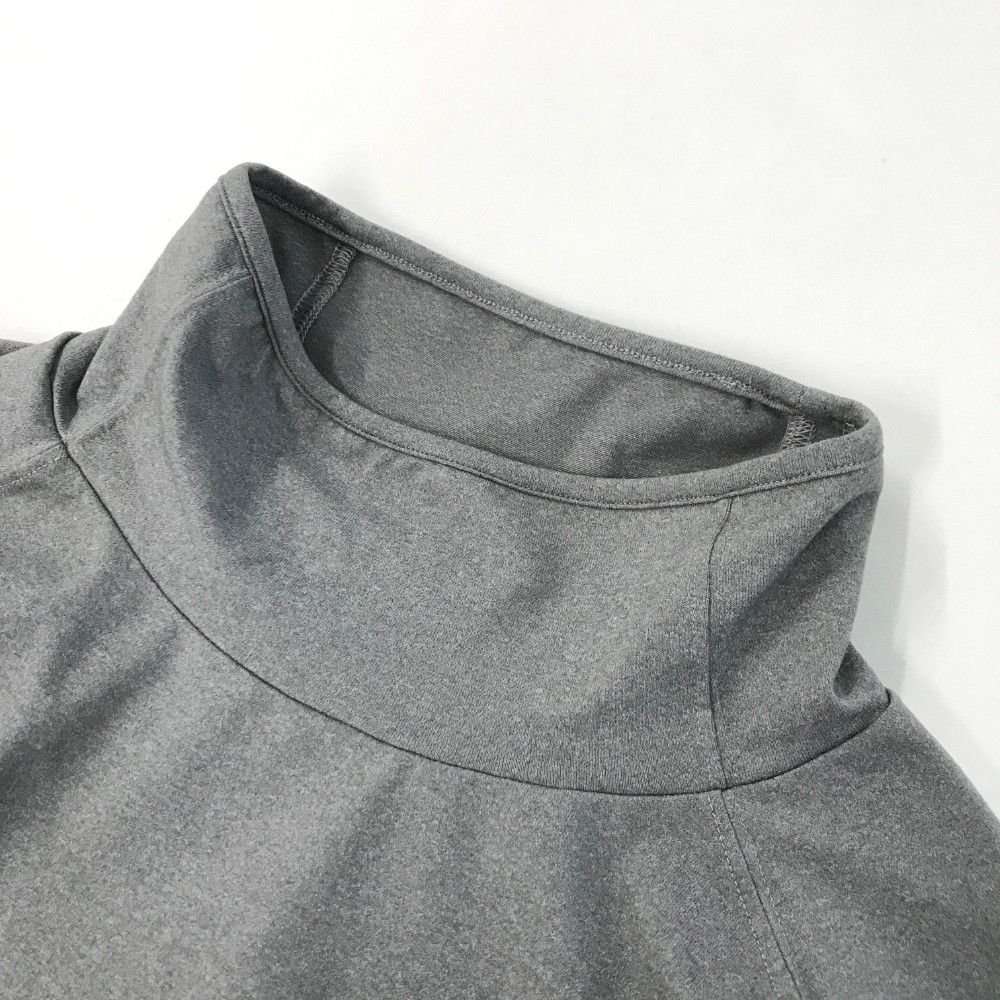 サイズ：S JUN&ROPE ジュン アンド ロペ  ハイネック長袖Tシャツ ワッペン  グレー系 [240101455265] ゴルフウェア レディース ストスト サイズ：S JUN&ROPE ジュン アンド ロペ ハイネック長袖Tシャツ