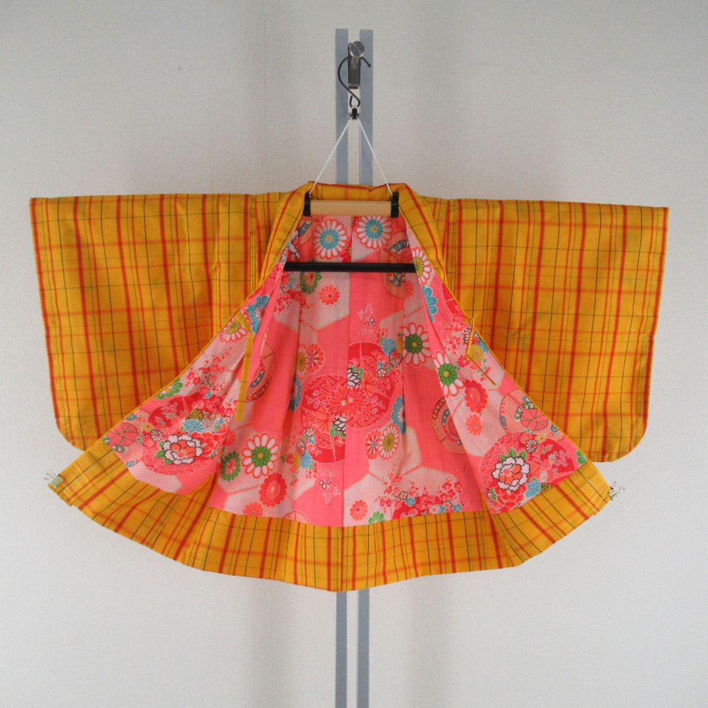 子供着物 絹 紬 格子模様 黄色ｘ赤色 女児用 アンサンブル 身丈90.5cm 【キモノオフ野々市若松店】 子供着物 絹 紬 格子模様 黄色x赤色 女児用 アンサンブル 身丈90.5cm