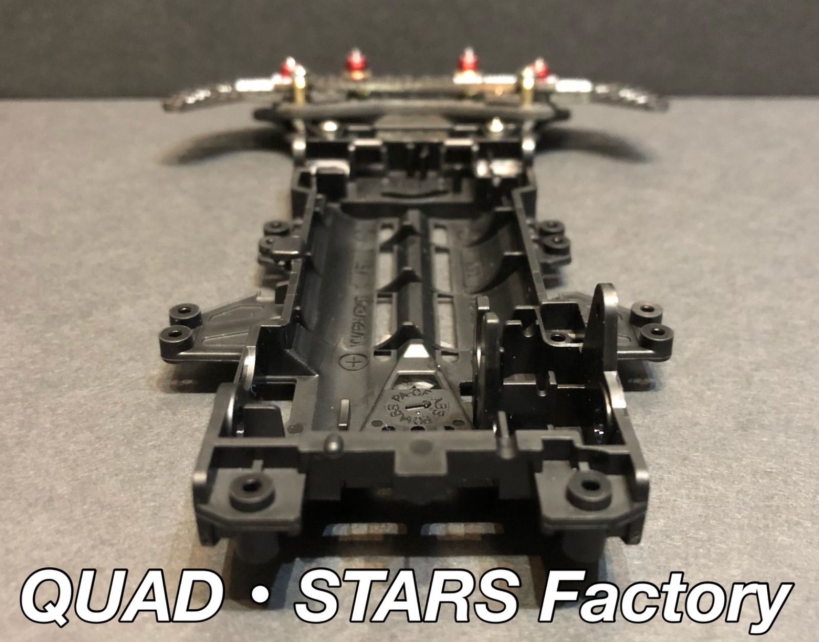 【ミニ四駆】2軸ATピボットバンパー　J-CUP2021／カーボン【レッド】 ミニ四駆】2軸ATピボットバンパー J-CUP2021／カーボン【レッド】