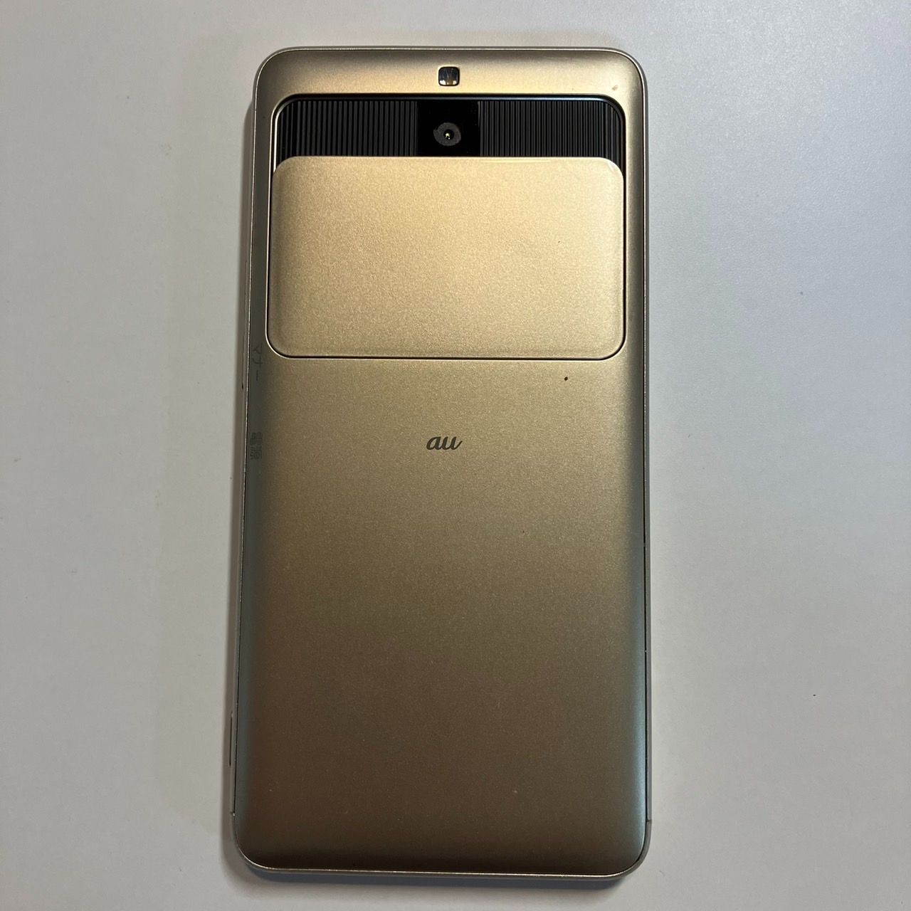 京セラ BAISO3 KYV43 au シニア向けスマホ android ゴールド
