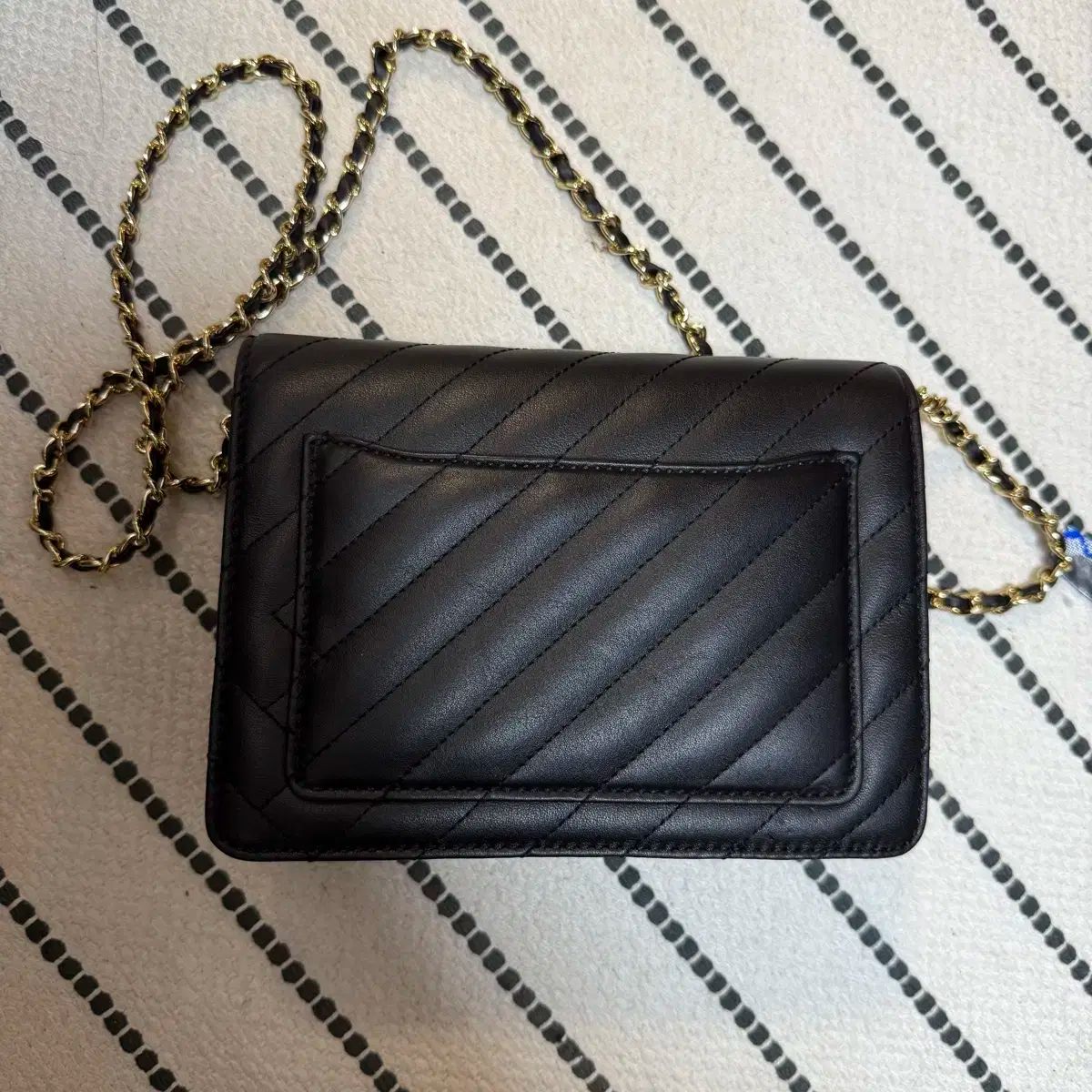 ルイキャトルズ ブラック キルティング チェーン クロスバック WWW_OLIVIERBERNSTEIN_COM