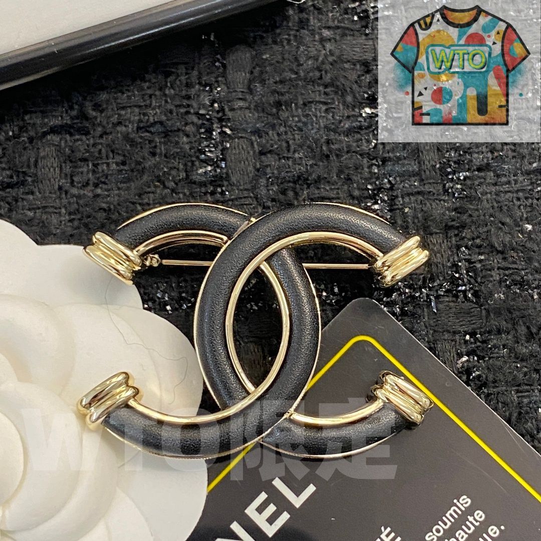今日WTO】CHANEL シャネル 22 年新作 羊革 ダブル C ブローチ