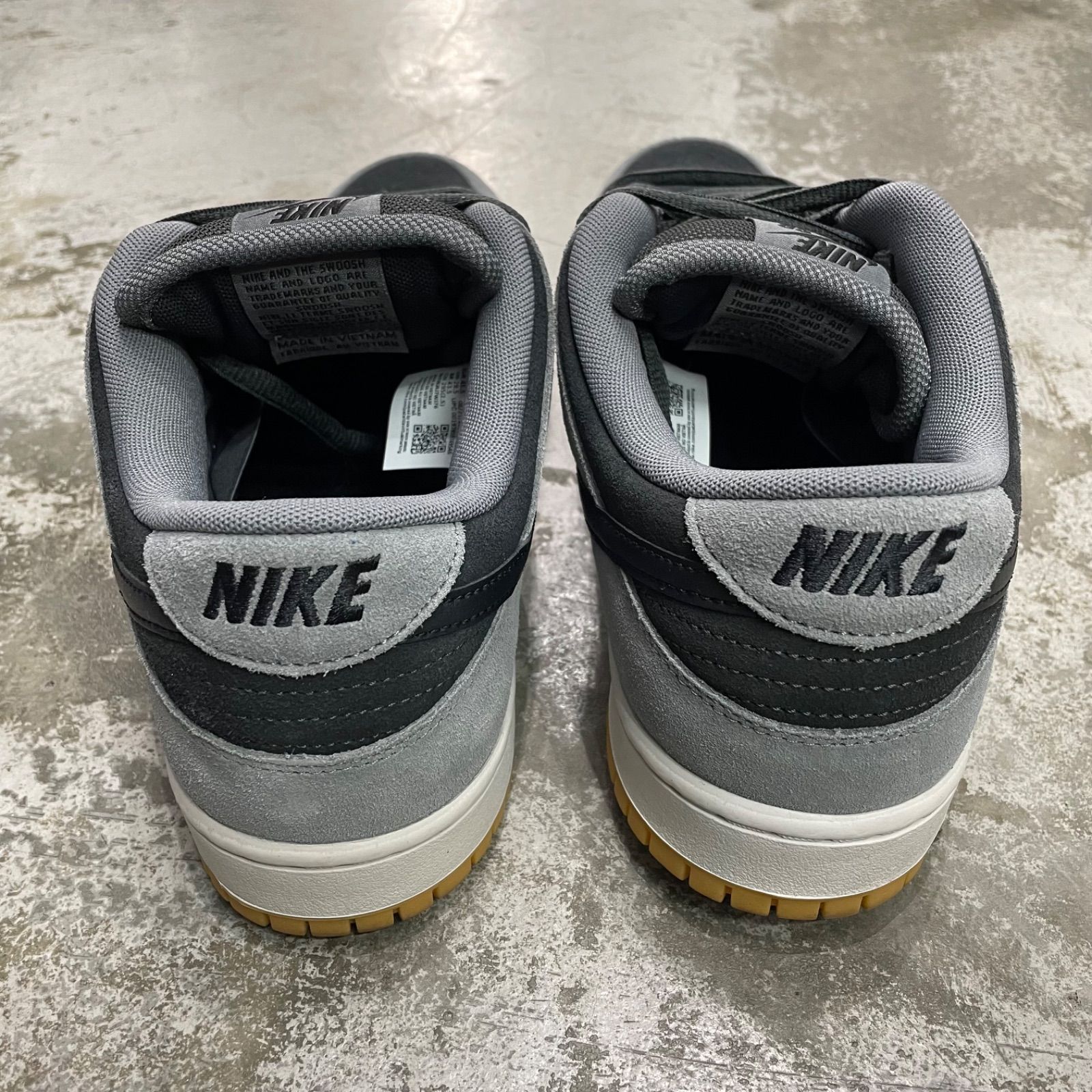国内正規 NIKE SB Dunk Low Pro Black and Smoke Grey ダンク ロー 