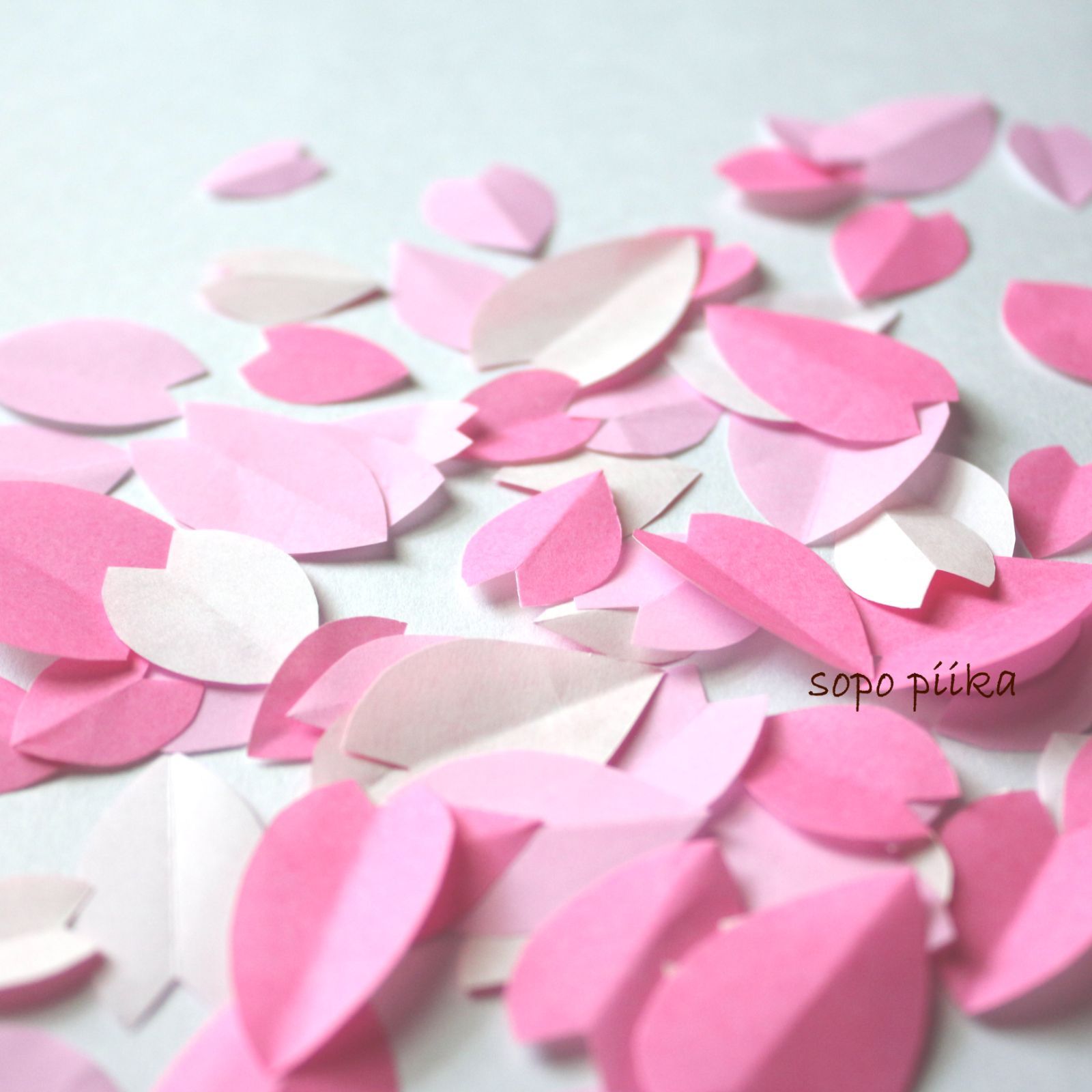 桜の花びら150枚 サイズ/色ミックス エコ作品 - メルカリ