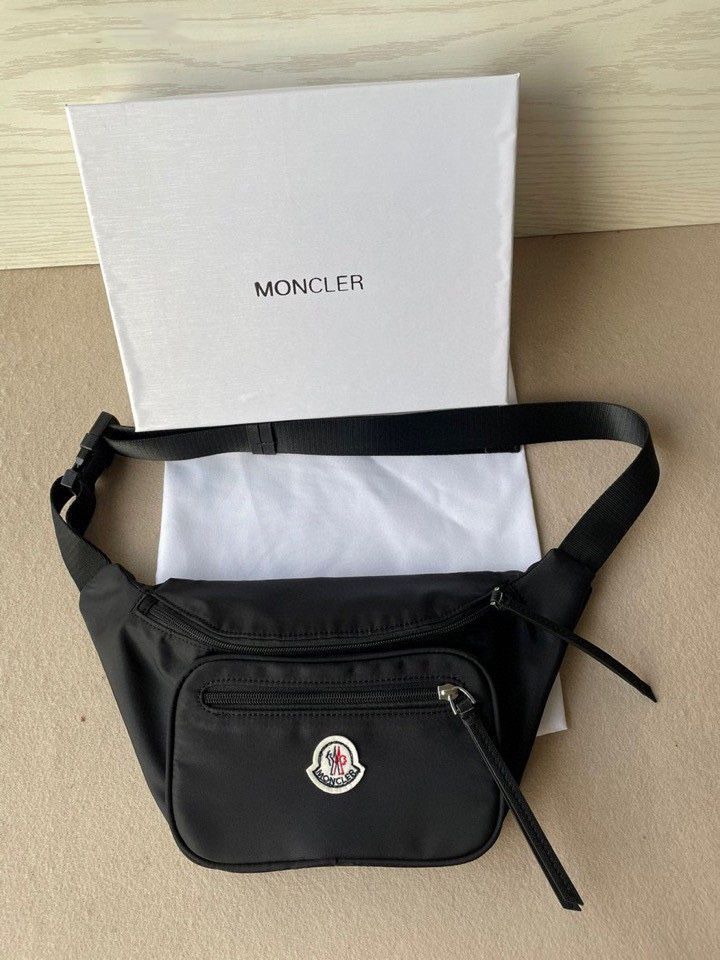 MONCLER モンクレール ボディバッグ ウエストポーチ ブラック - メルカリ