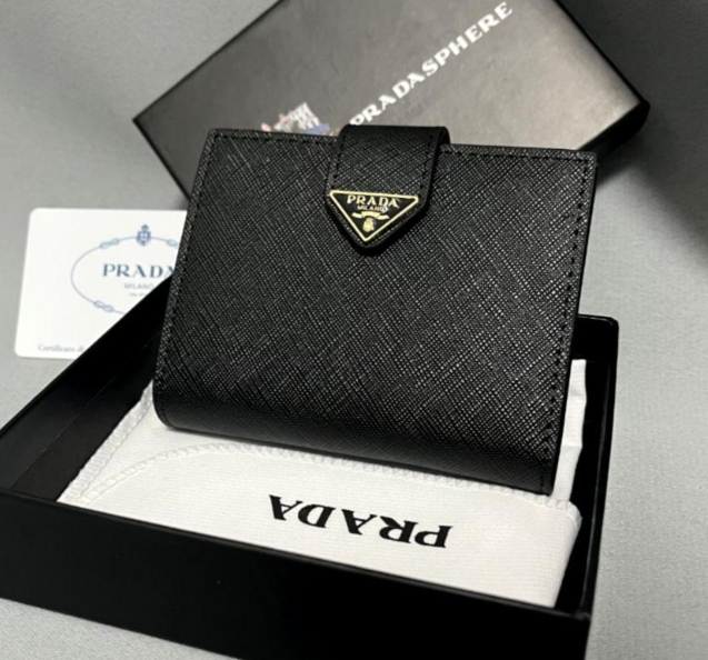 【即発・新品未使用】PRADA プラダ 二つ折り財布 ブラック