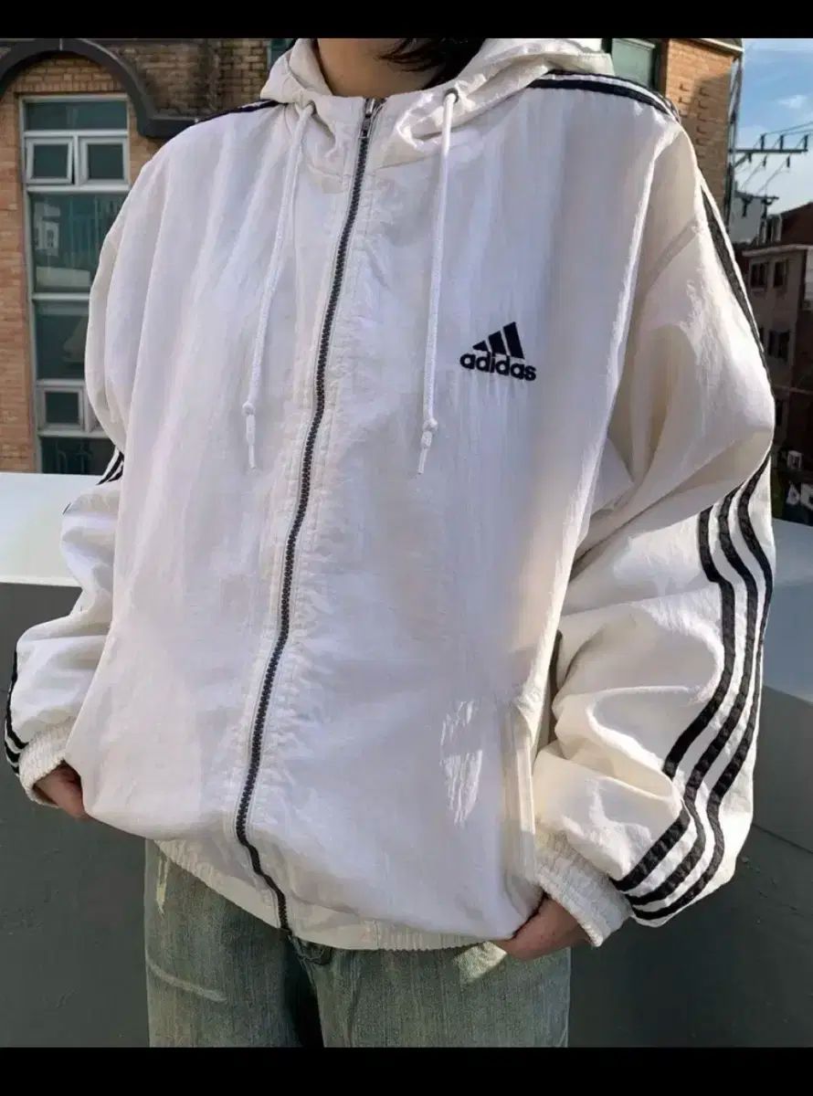 アディダス ブルゾン ダウンジャケット