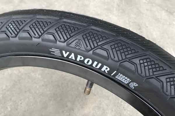 最速発送】Eclat エクラー Vapour Tire 20インチ 【BMX】【タイヤ
