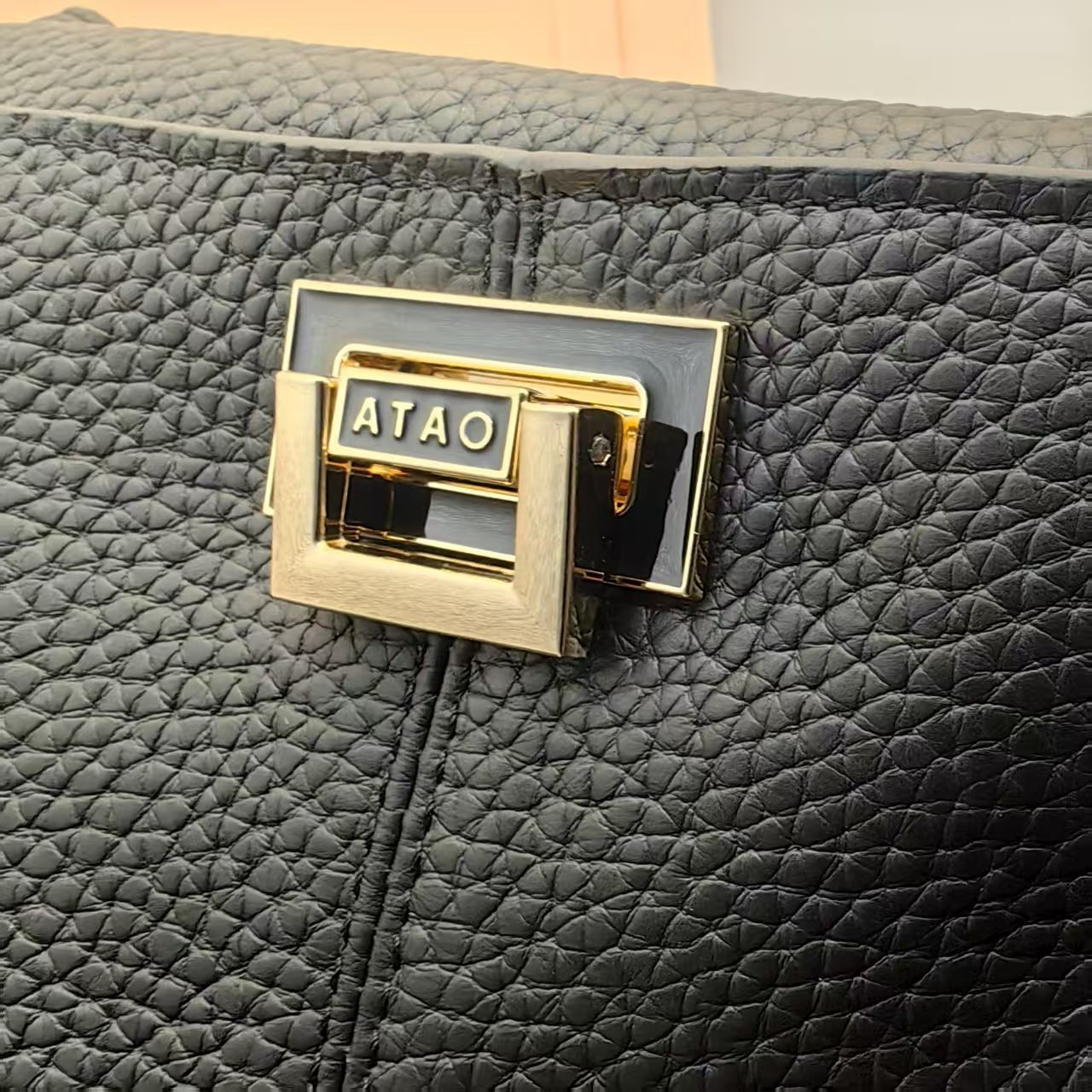 ATAO WEEKEND 黒 レザー 2way ショルダー ハンドバッグ 美品✨ ATAO WEEKEND 黒 レザー 2way ショルダー ハンドバッグ - メルカリ