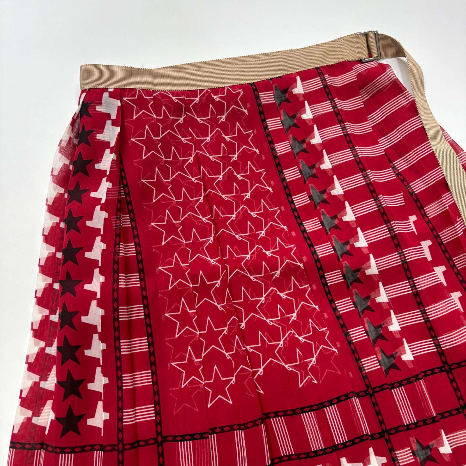 【美品】sacai サカイ スタープリント プリーツ ラップ スカート 美品】sacai サカイ 赤 スター プリント プリーツ ラップ スカート