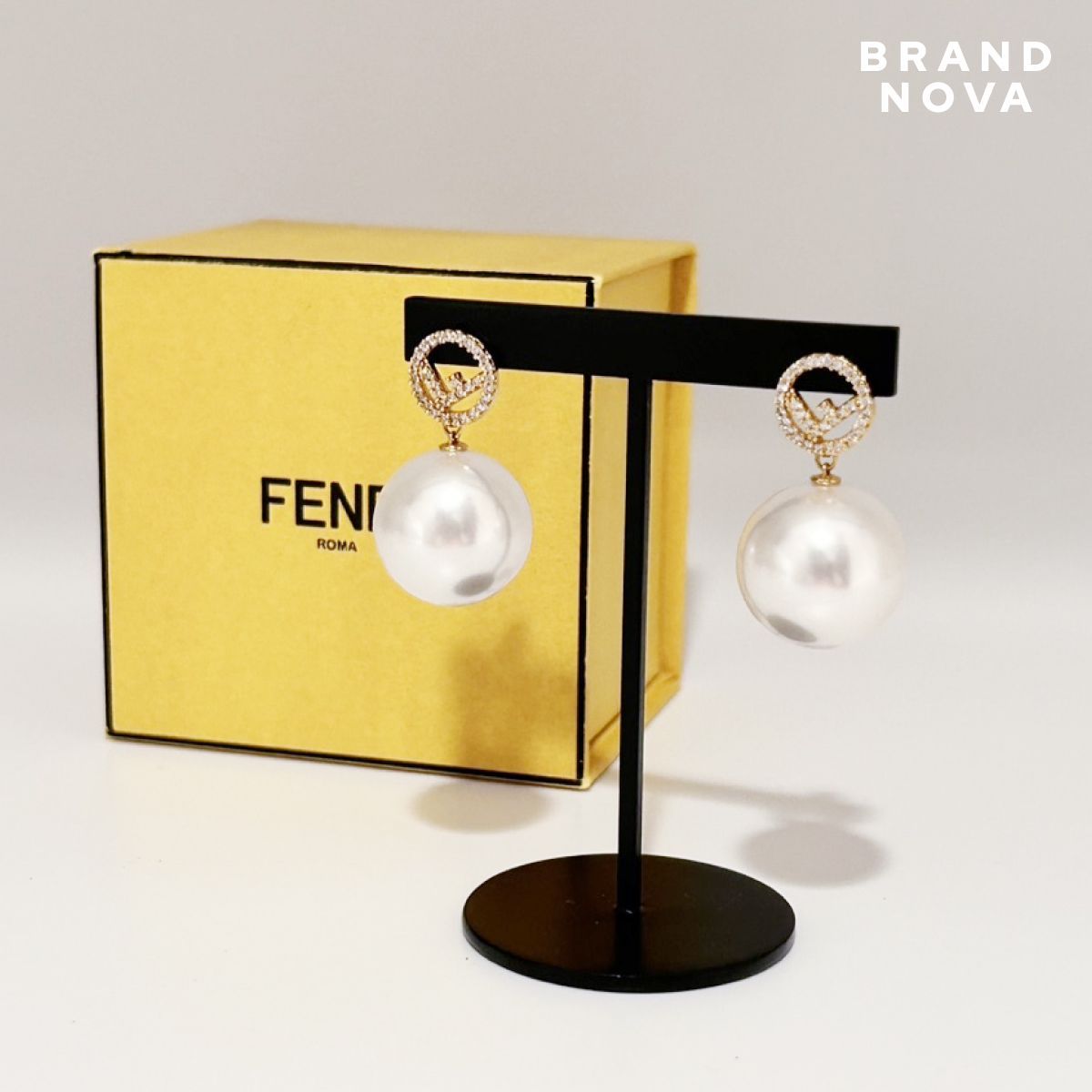 美品 フェンディ FENDI パール ロゴ ピアス - ファッション