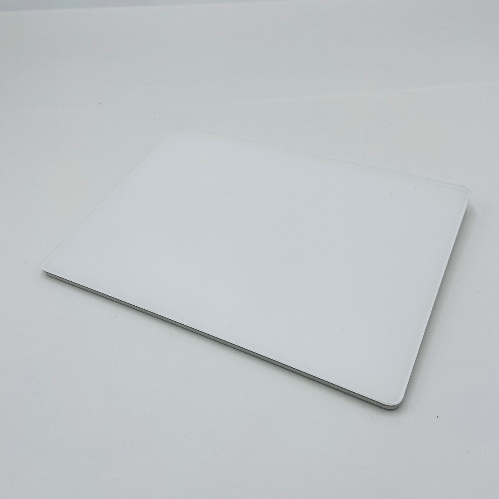 Magic Trackpad 2 (Lightning) ホワイト A1535 Magic Trackpad ホワイト Lightning Magic Trackpad 2 (ライトニング