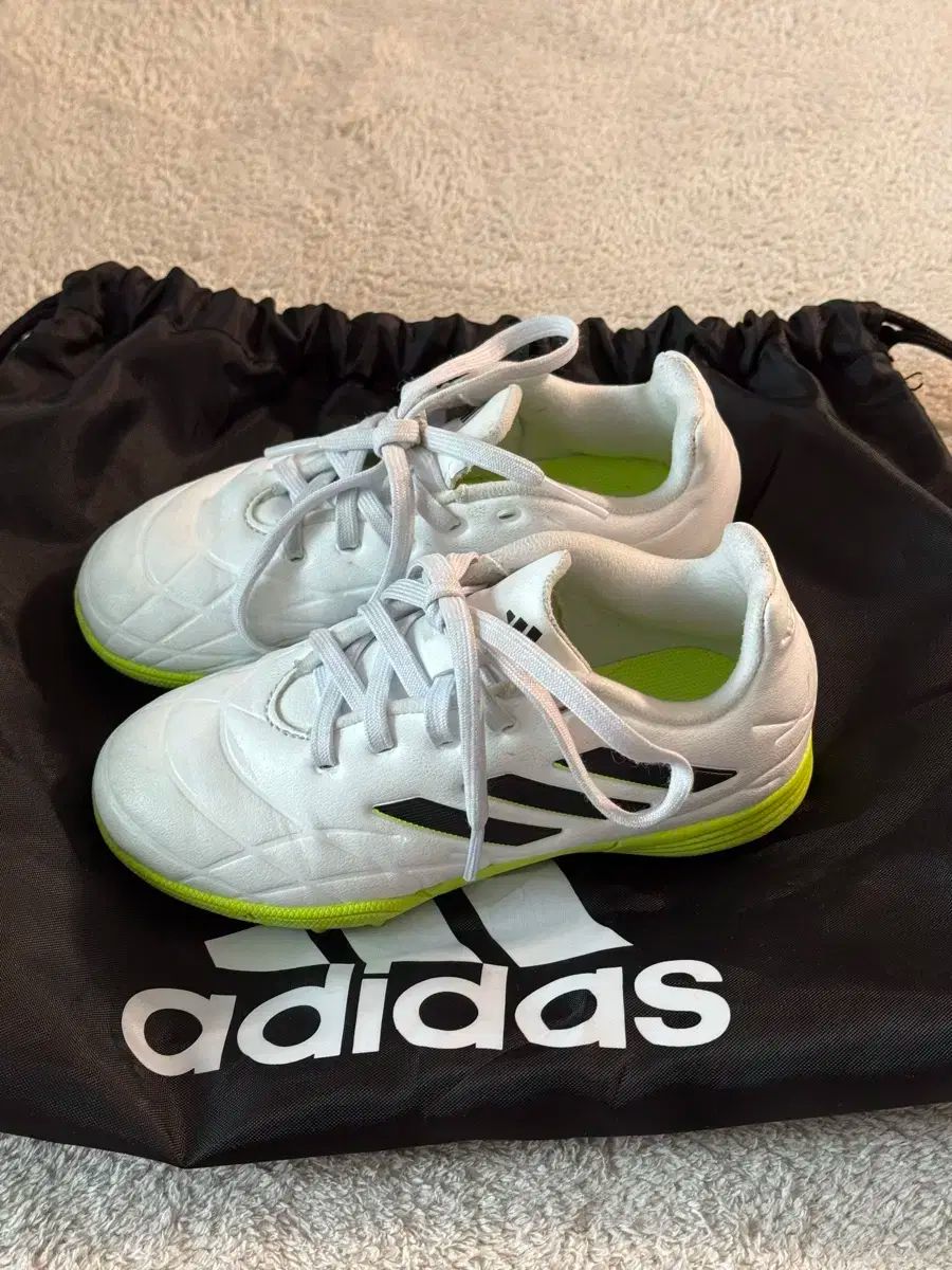170 サイズ adidaskids(アディダスキッズ) サッカーシューズ ほぼ 新品 コンディション