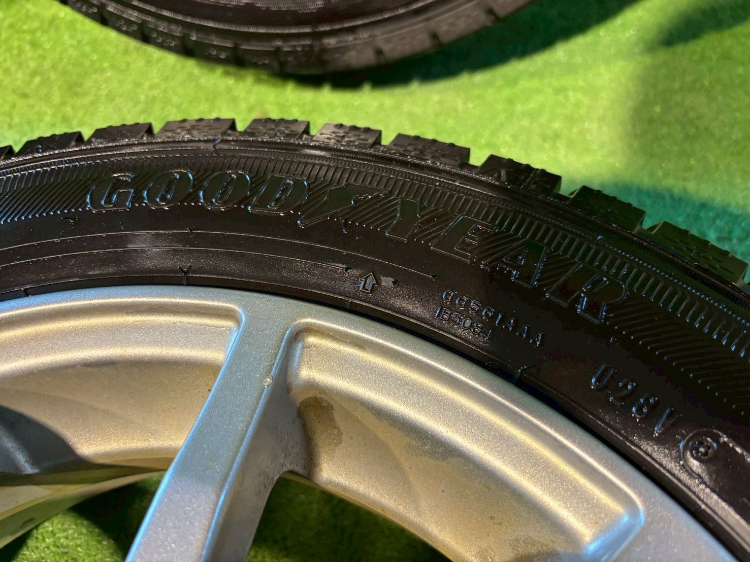 LA110S スタッドレスタイヤホイールセット