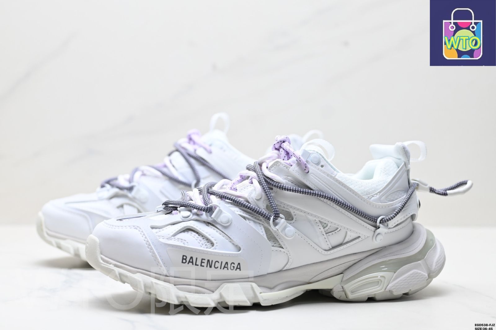 バレンシアガ Balenciaga Track Trail は丸頭レースアップのロー