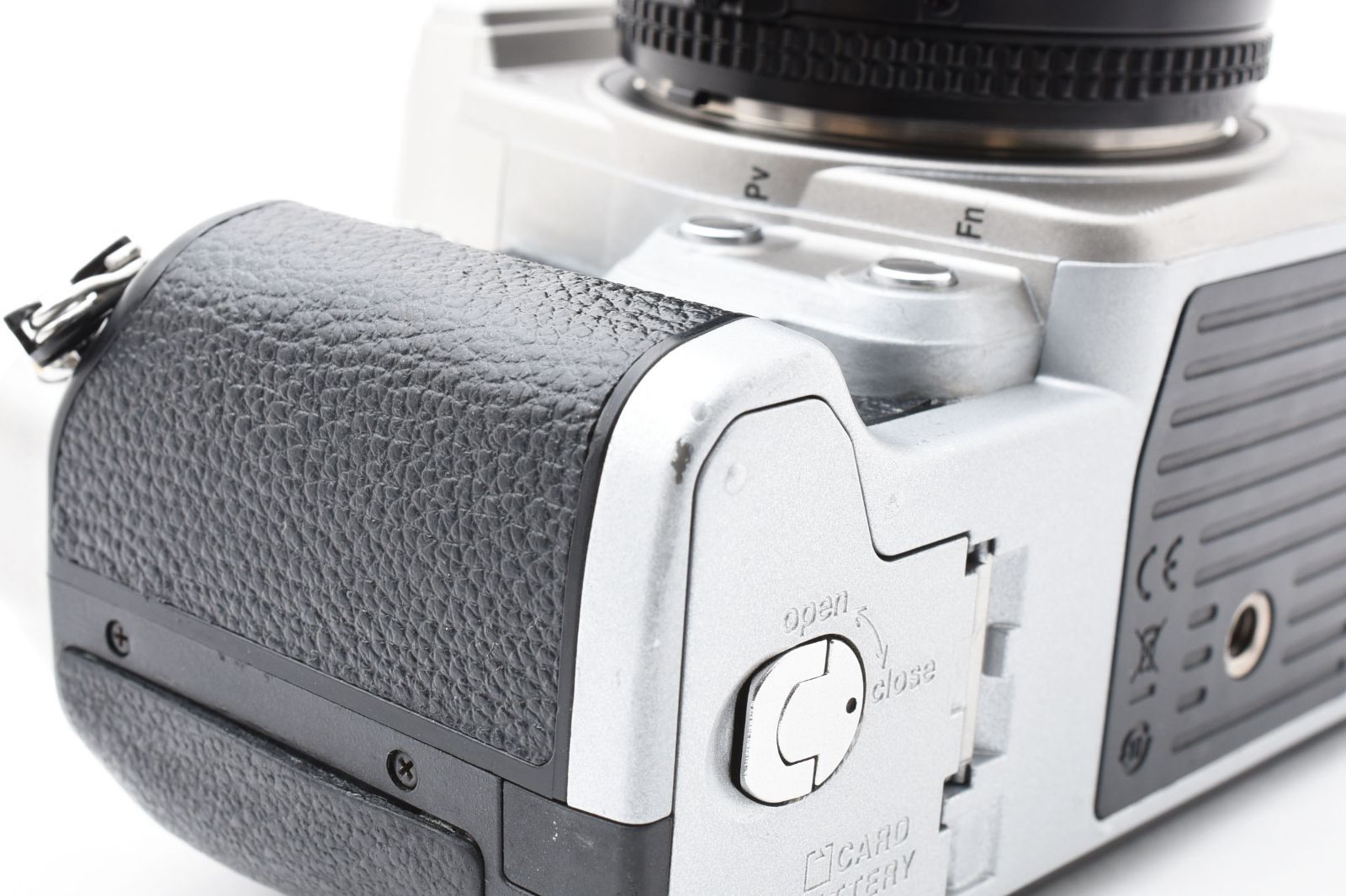 動作確認済み】 Nikon DF(シルバー) / AF NIKKOR 35-70mm F3.3 動作確認済み】 Nikon DF(シルバー) / AF NIKKOR 35-70mm F3.3
