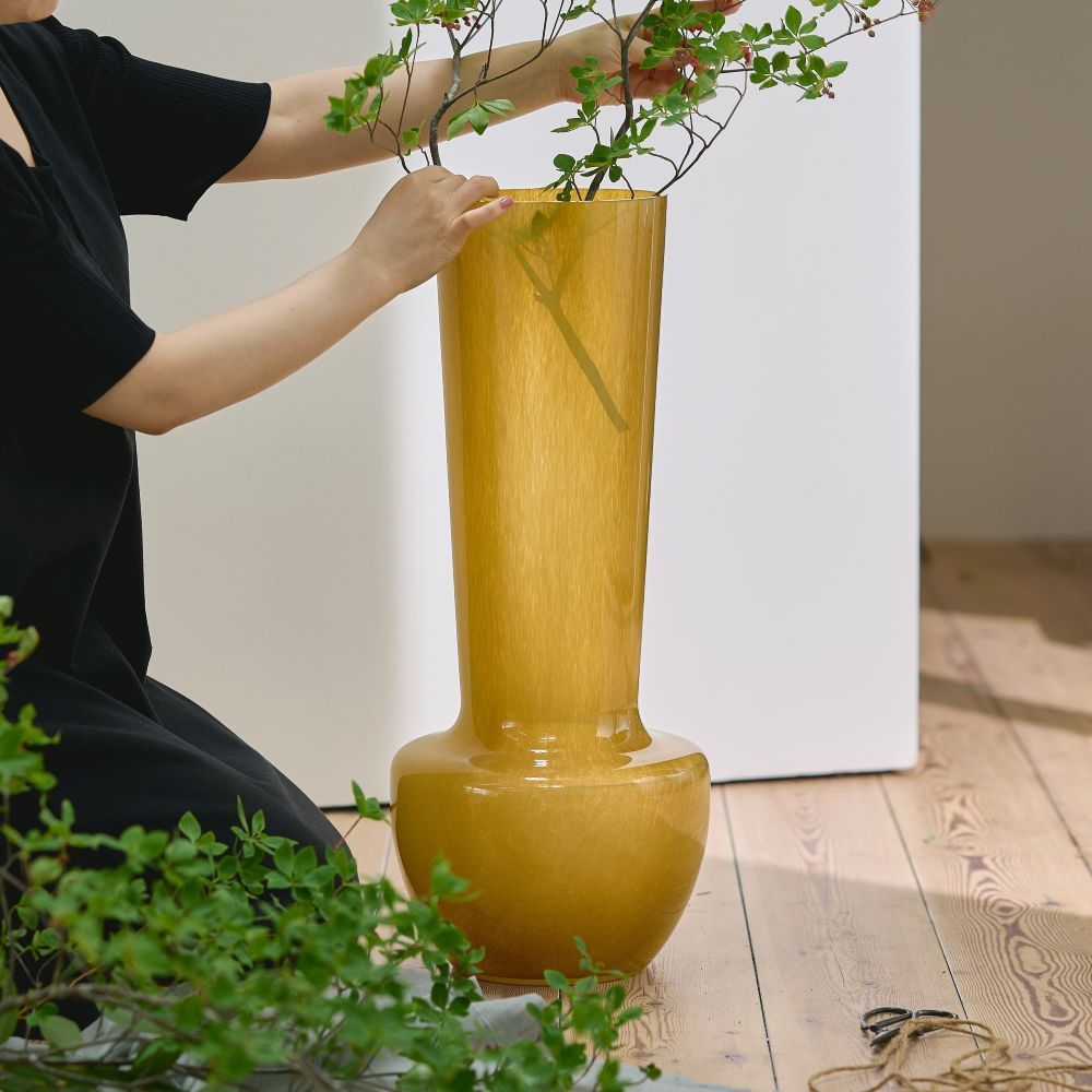 存在感のある大きなフラワーベース ボトムバルーン 2色 存在感抜群 大きなミルキーガラスのフラワーベースで華やかに