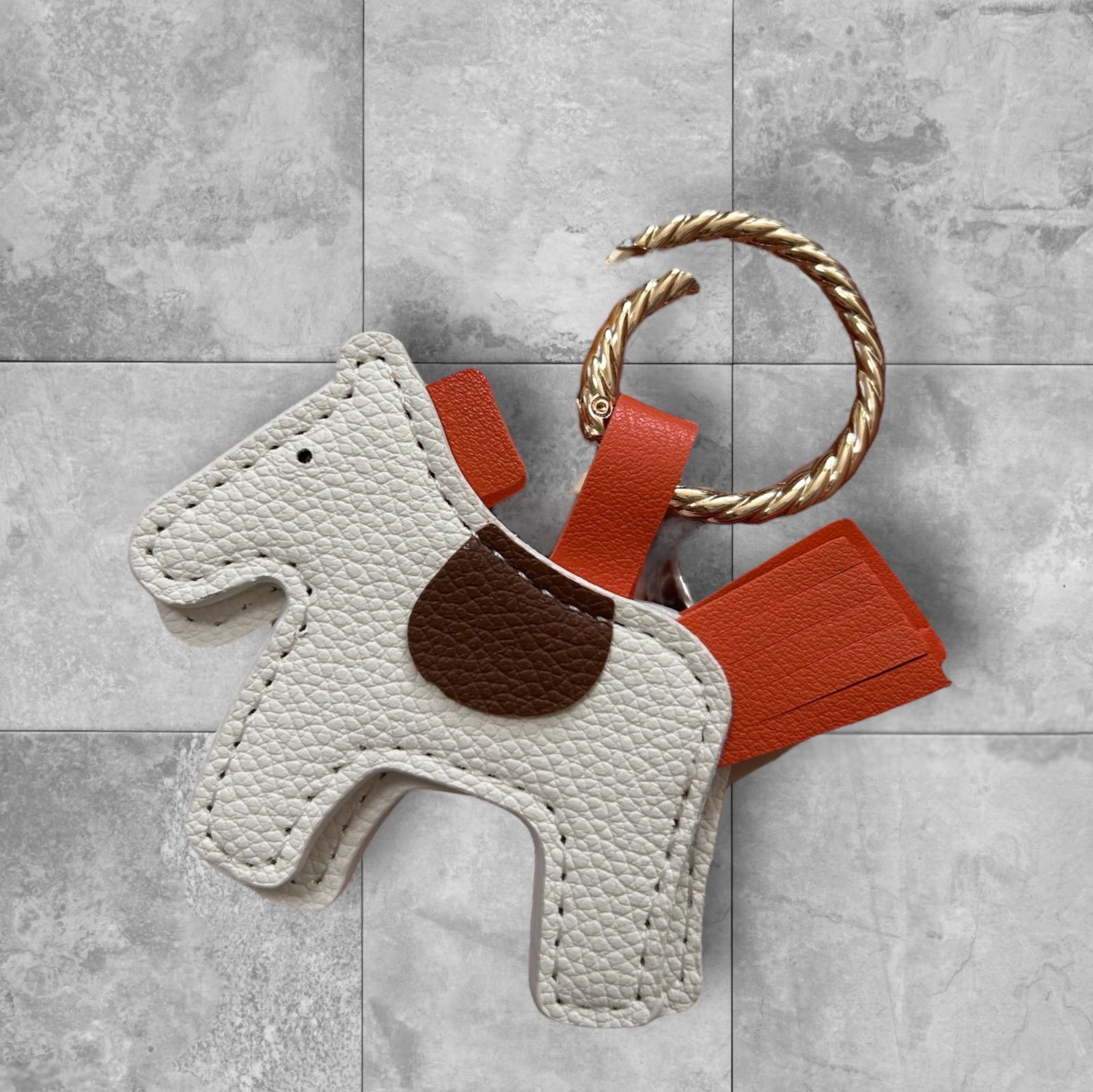 SNSで大人気】 強力マグネット ホース型 馬 ハットクリップ