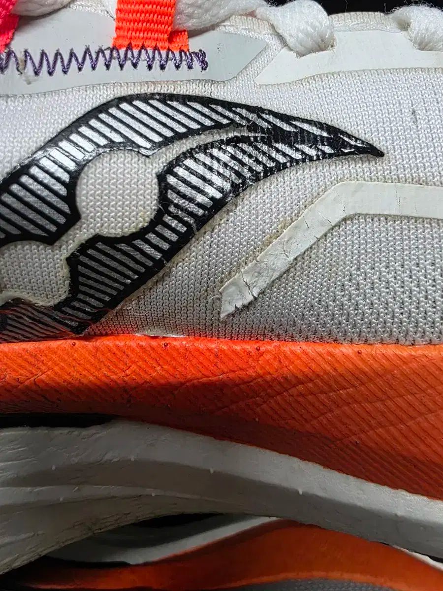 サッカニー エンドルフィン スピード4 275