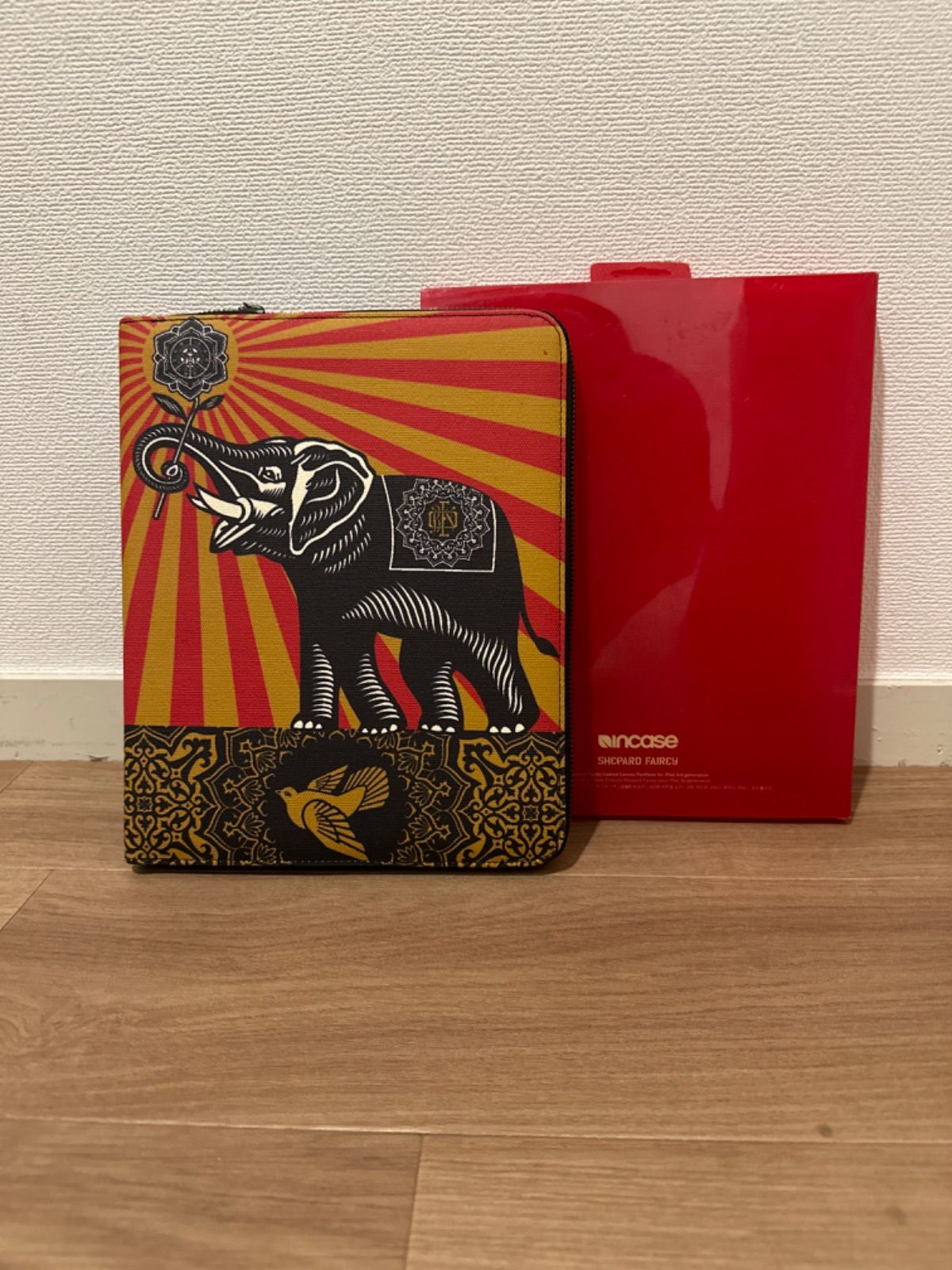 【新品未使用】INCASE インケース  ipadケース Shepard Fairey Coated Canvas iPadケース 